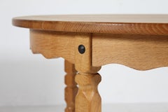 Dänischer runder ausziehbarer Esstisch aus Oak im Henning Kjærnulf Stil Ø 119 cm