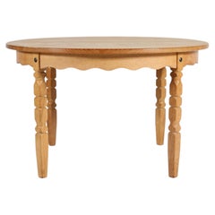 Dänischer runder ausziehbarer Esstisch aus Oak im Henning Kjærnulf Stil Ø 119 cm