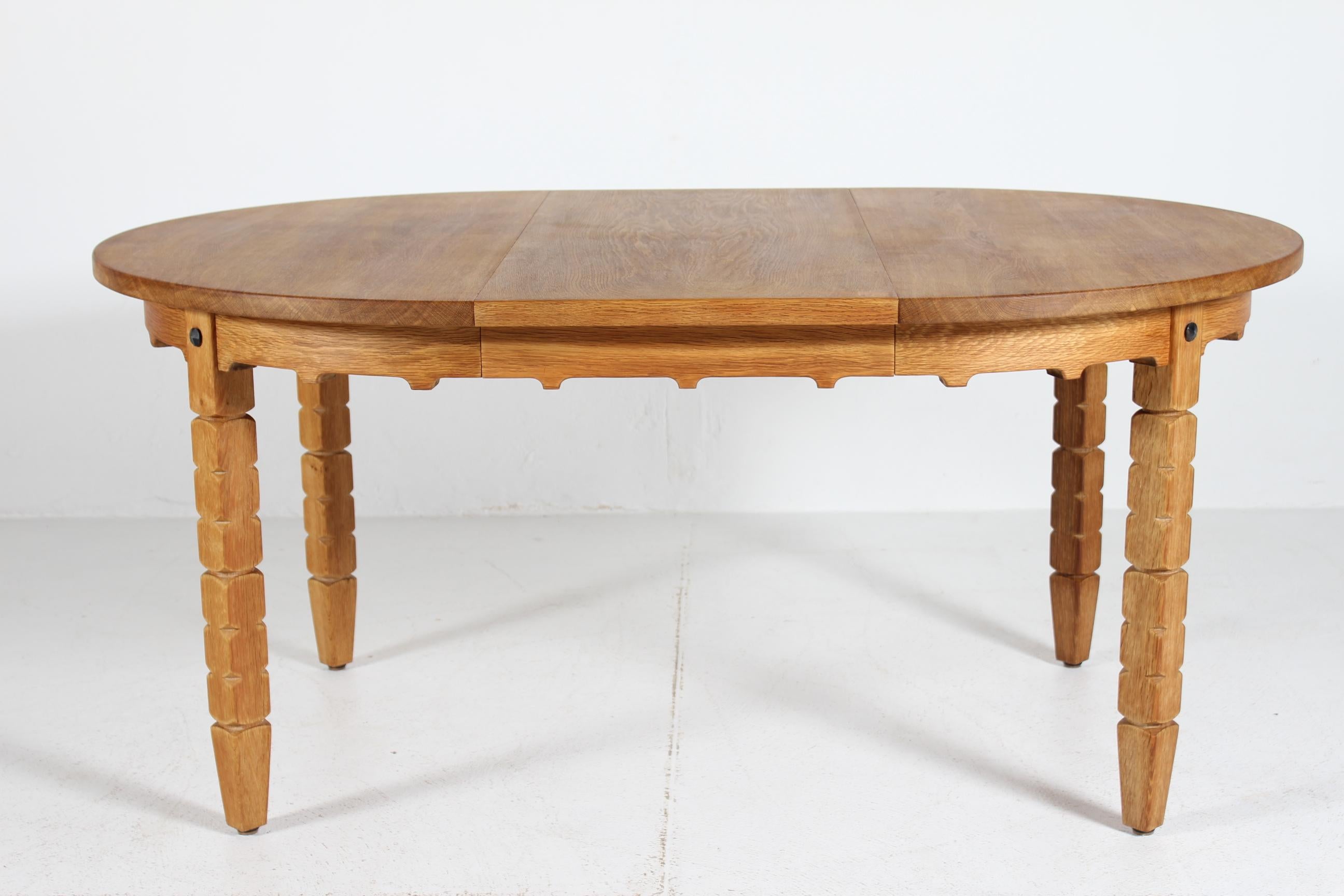Mid-Century Modern Danish Round Extendable Dining Table of Oak in Henning  Kjærnulf Style Ø 120 cm For Sale