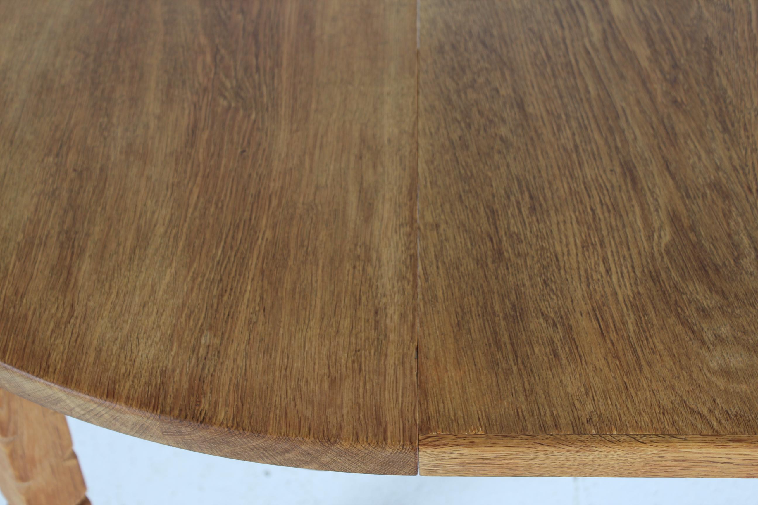 Veneer Danish Round Extendable Dining Table of Oak in Henning  Kjærnulf Style Ø 120 cm For Sale