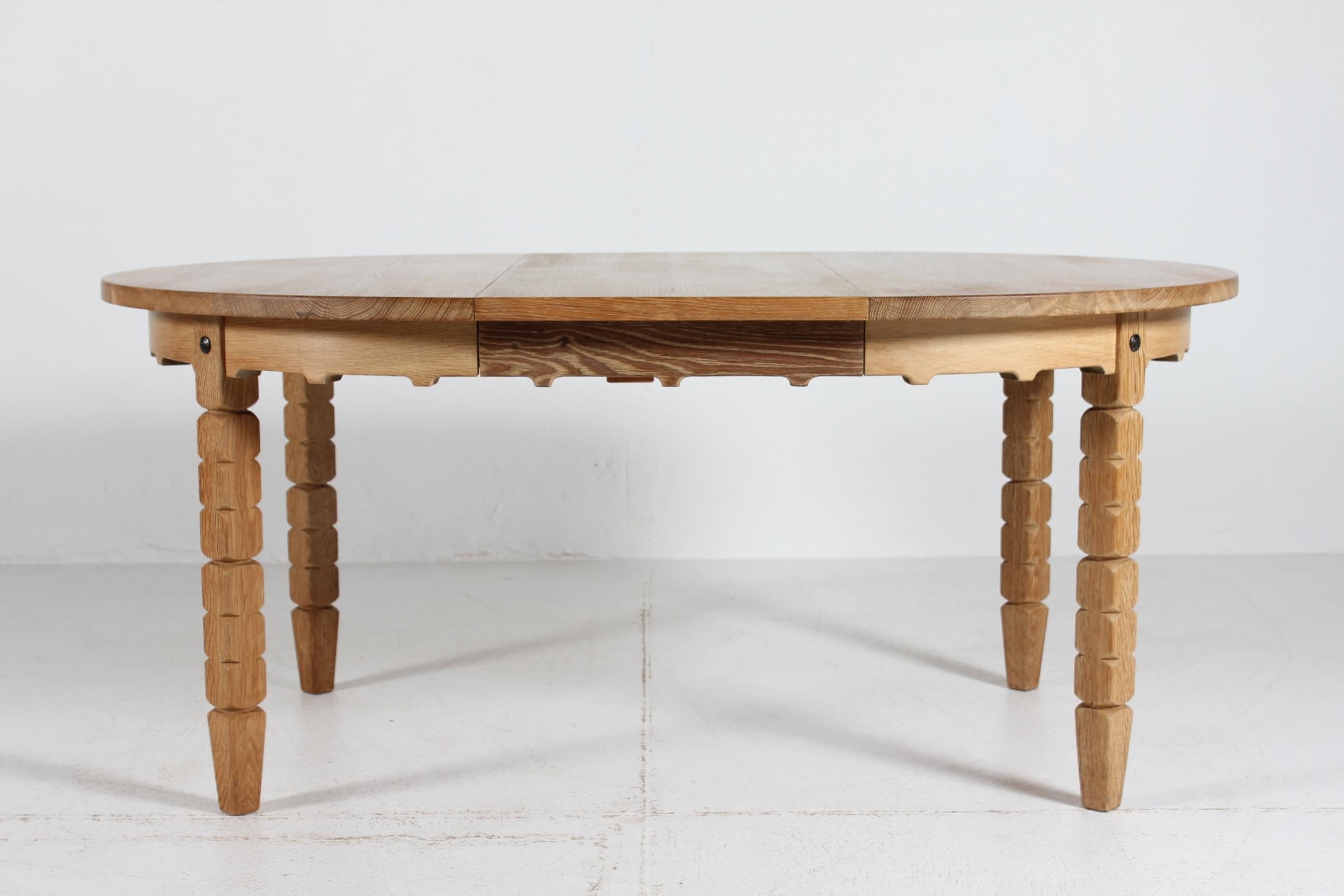 Danish Round Extendable Dining Table of Oak in Henning  Kjærnulf Style Ø 120 cm In Good Condition For Sale In Silkeborg, Silkeborg