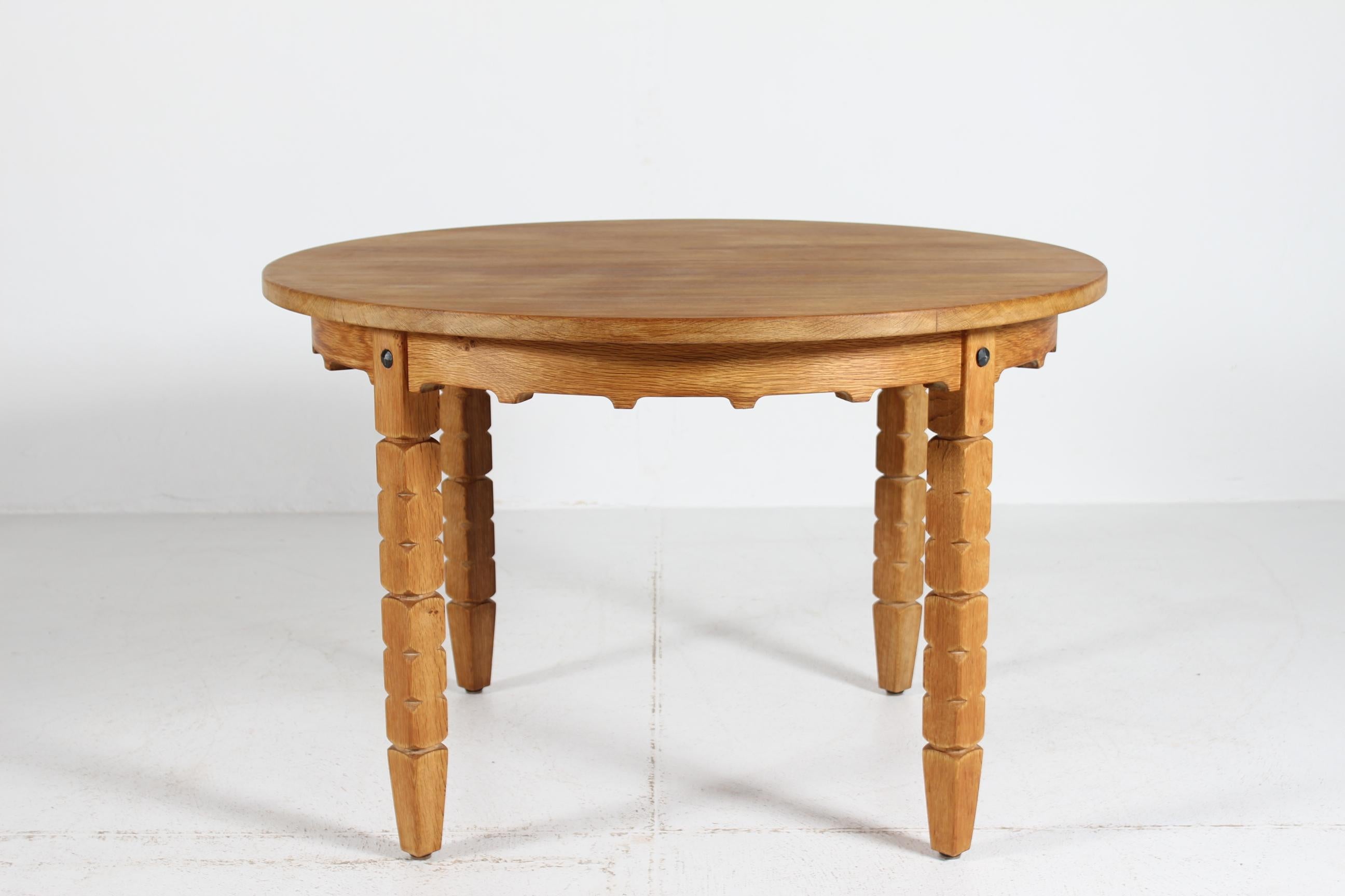 Danish Round Extendable Dining Table of Oak in Henning  Kjærnulf Style Ø 120 cm For Sale 2
