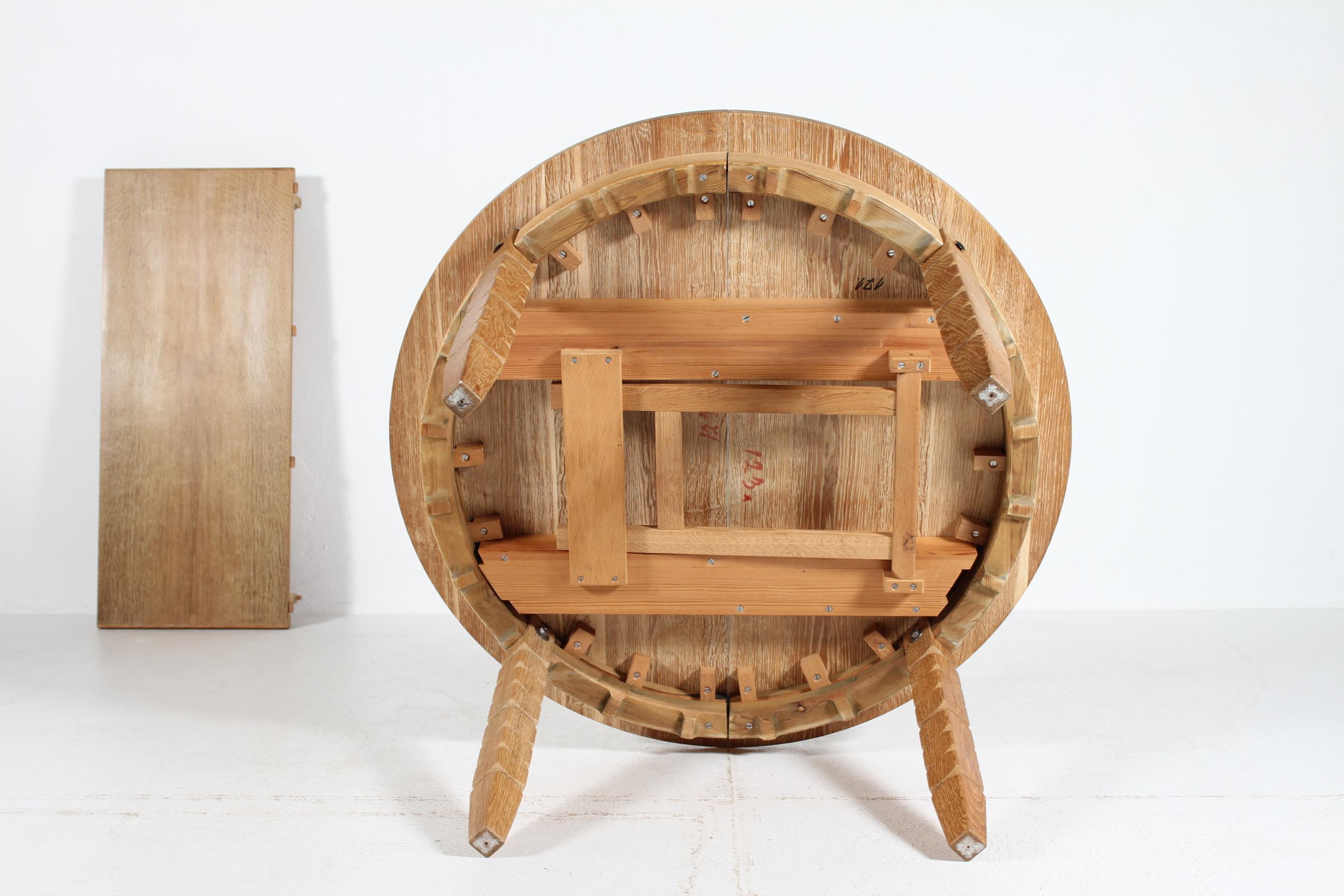 Danish Round Extendable Dining Table of Oak in Henning  Kjærnulf Style Ø 120 cm For Sale 3
