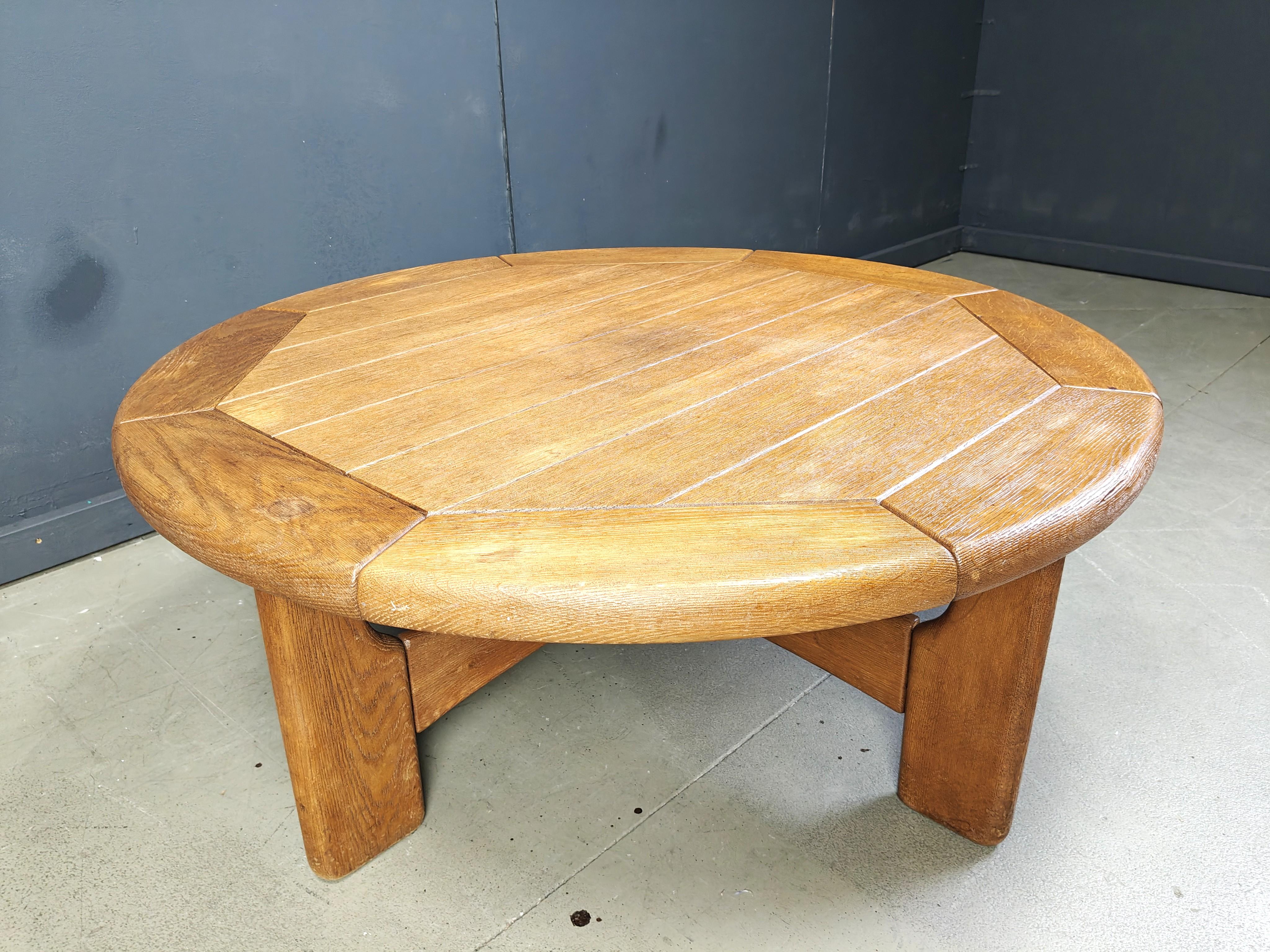 Oak Danish round oak coffee table, 1960s For Sale