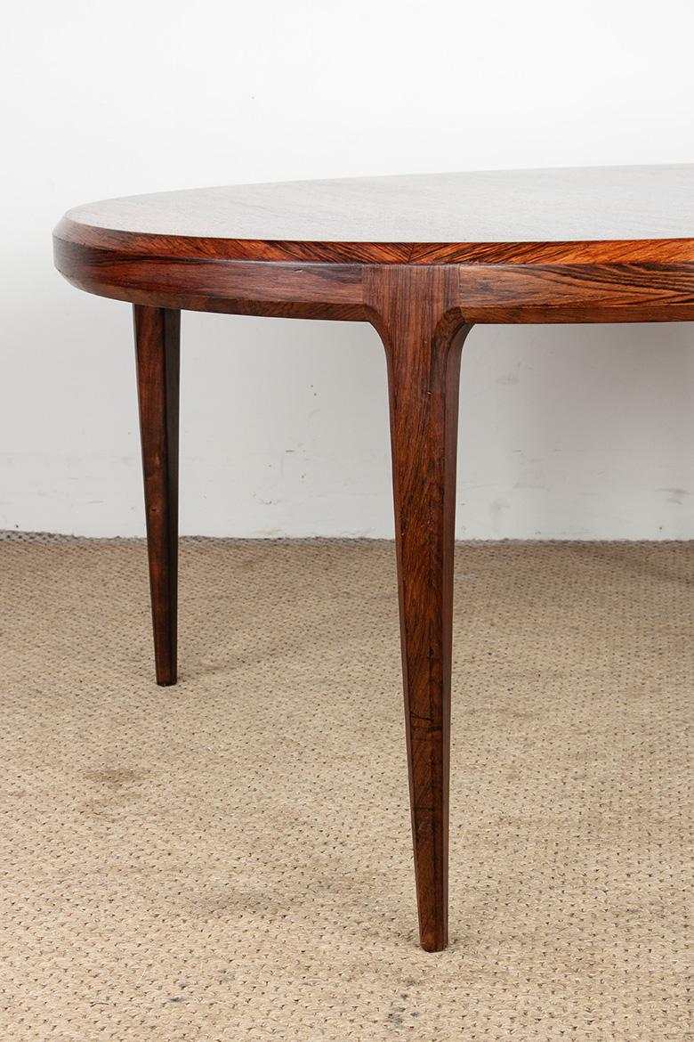 Danish round rosewood coffee table model 283 by Johannes Andersen 1960. For Sale 5