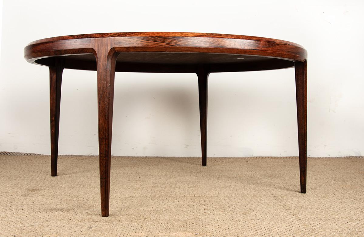 Danish round rosewood coffee table model 283 by Johannes Andersen 1960. For Sale 6