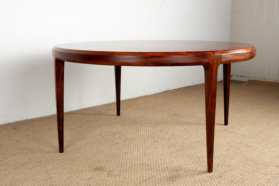 Danish round rosewood coffee table model 283 by Johannes Andersen 1960. For Sale 7