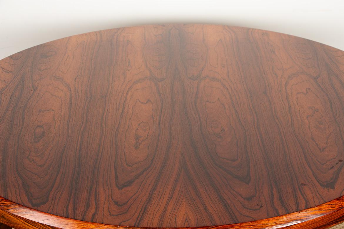 Scandinavian Modern Danish round rosewood coffee table model 283 by Johannes Andersen 1960. For Sale