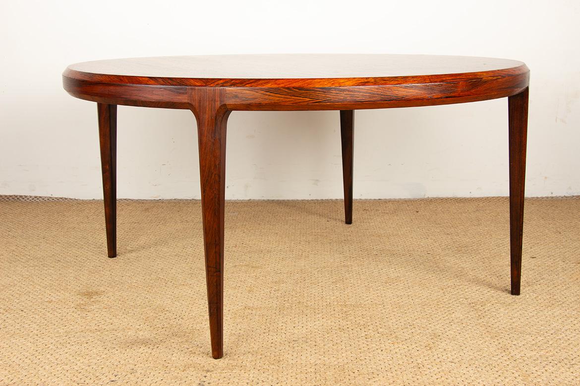 Danish round rosewood coffee table model 283 by Johannes Andersen 1960. For Sale 2
