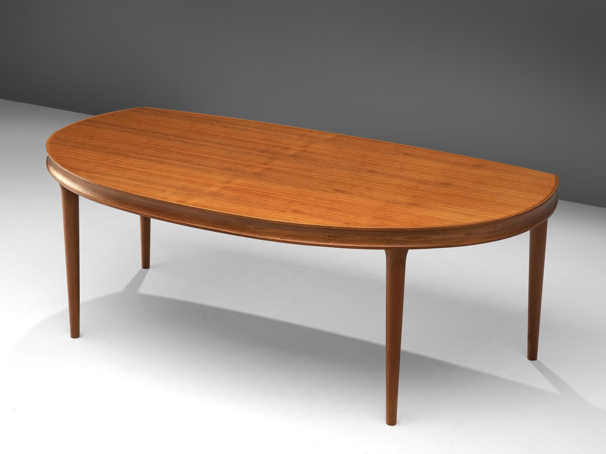 Scandinave moderne Table basse danoise de forme ronde en teck en vente