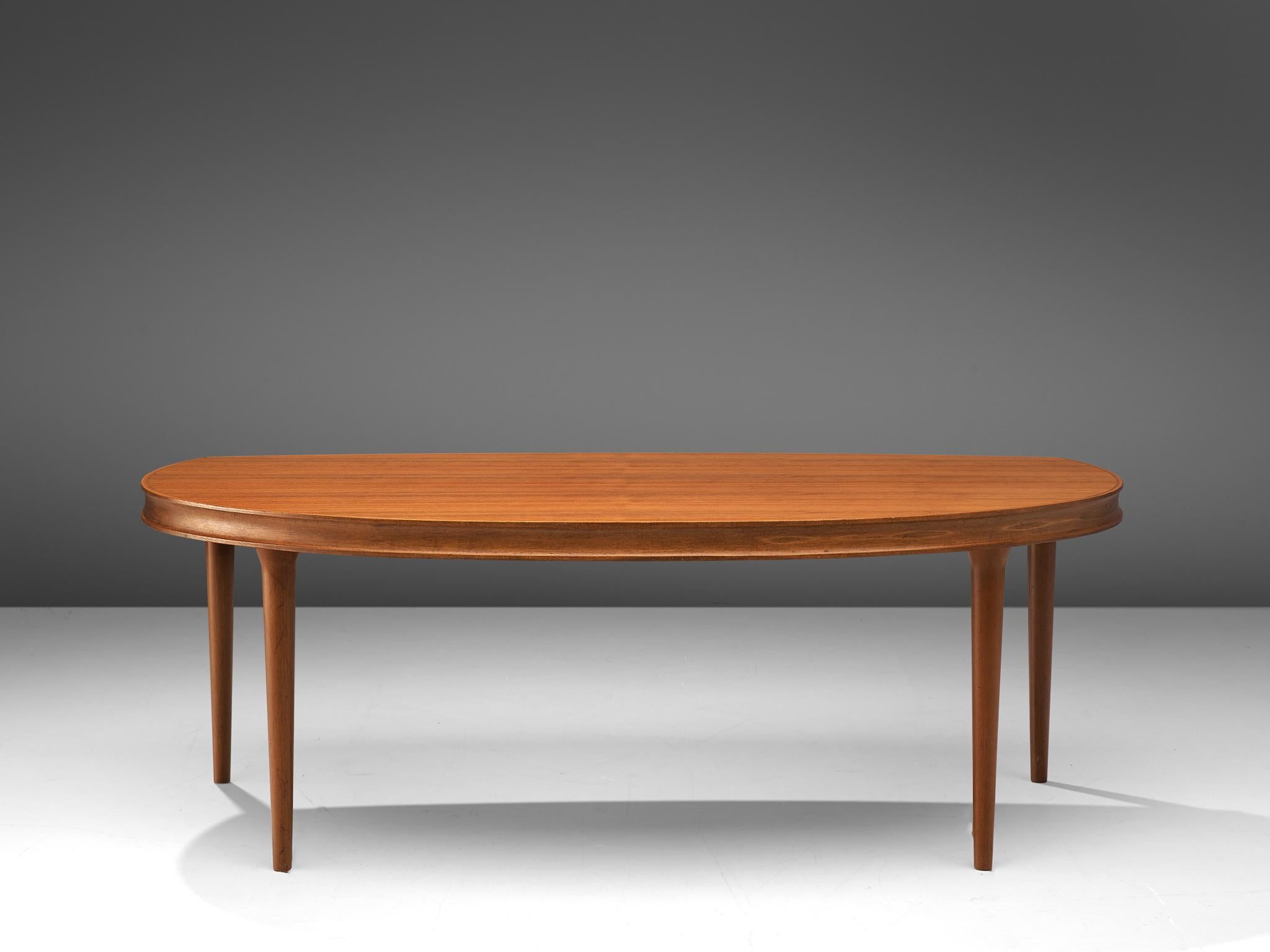 Danish Round Shaped Coffee Table in Teak In Good Condition For Sale In Waalwijk, NL