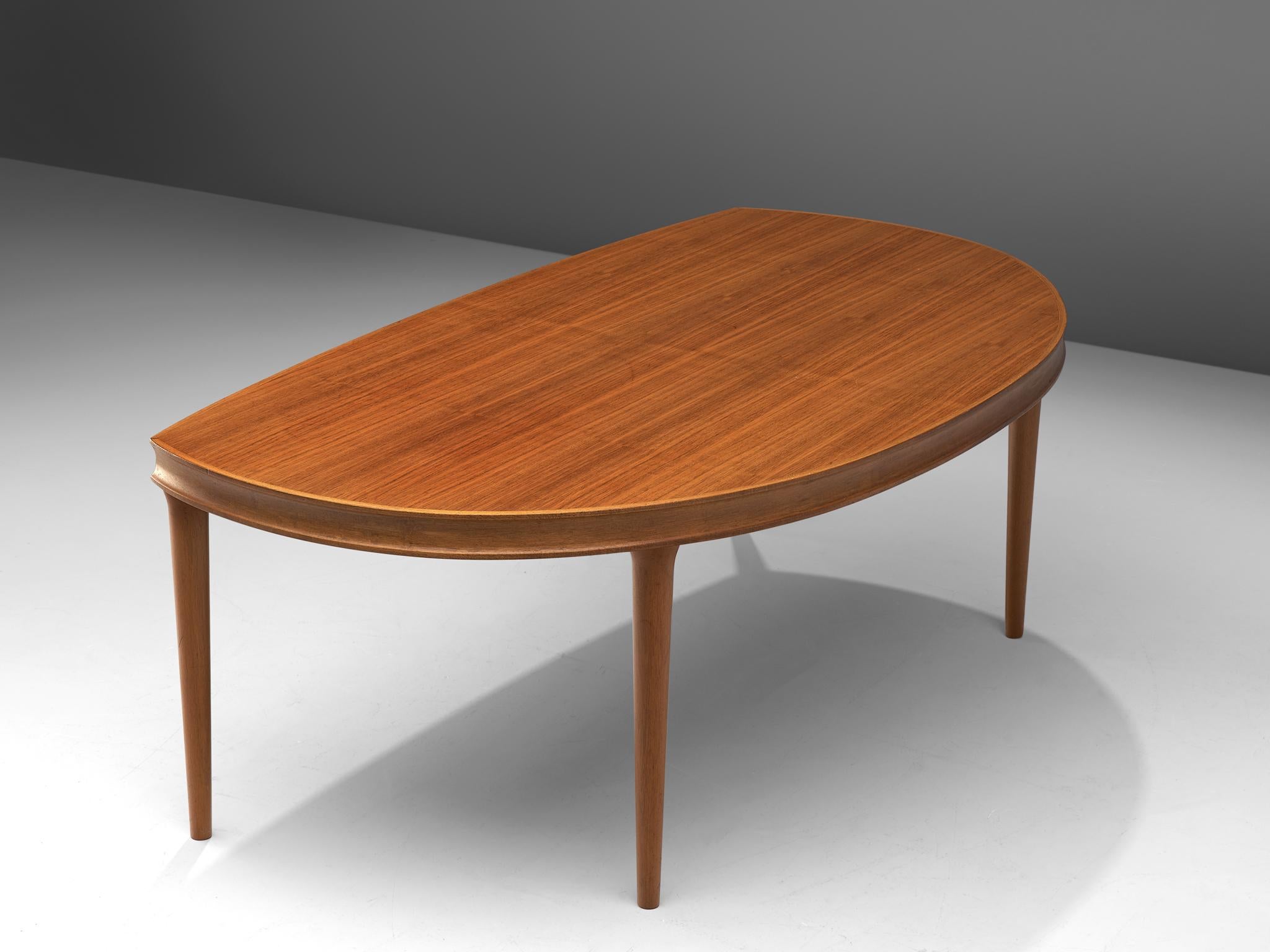 Mid-20th Century Danish Round Shaped Coffee Table in Teak For Sale