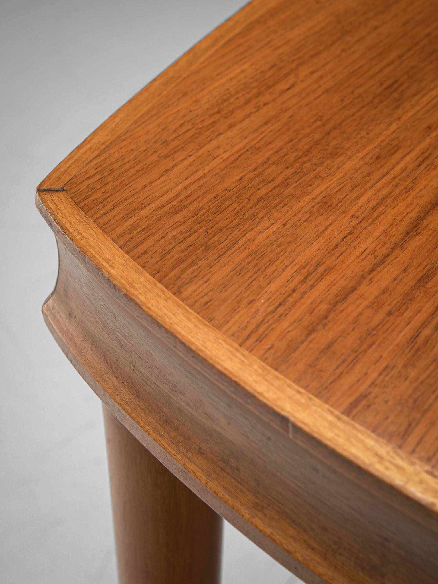 Dänischer runder Couchtisch aus Teakholz im Angebot 1