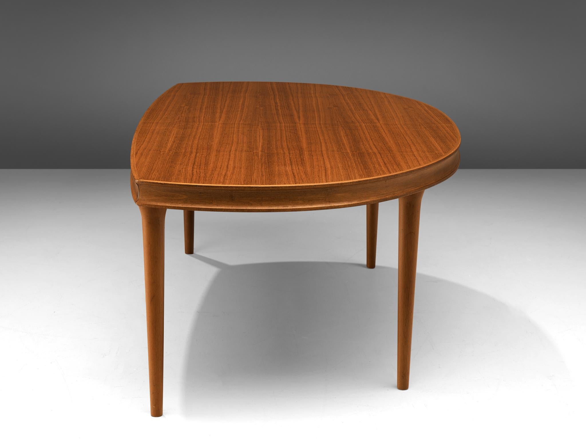 Danish Round Shaped Coffee Table in Teak For Sale 3