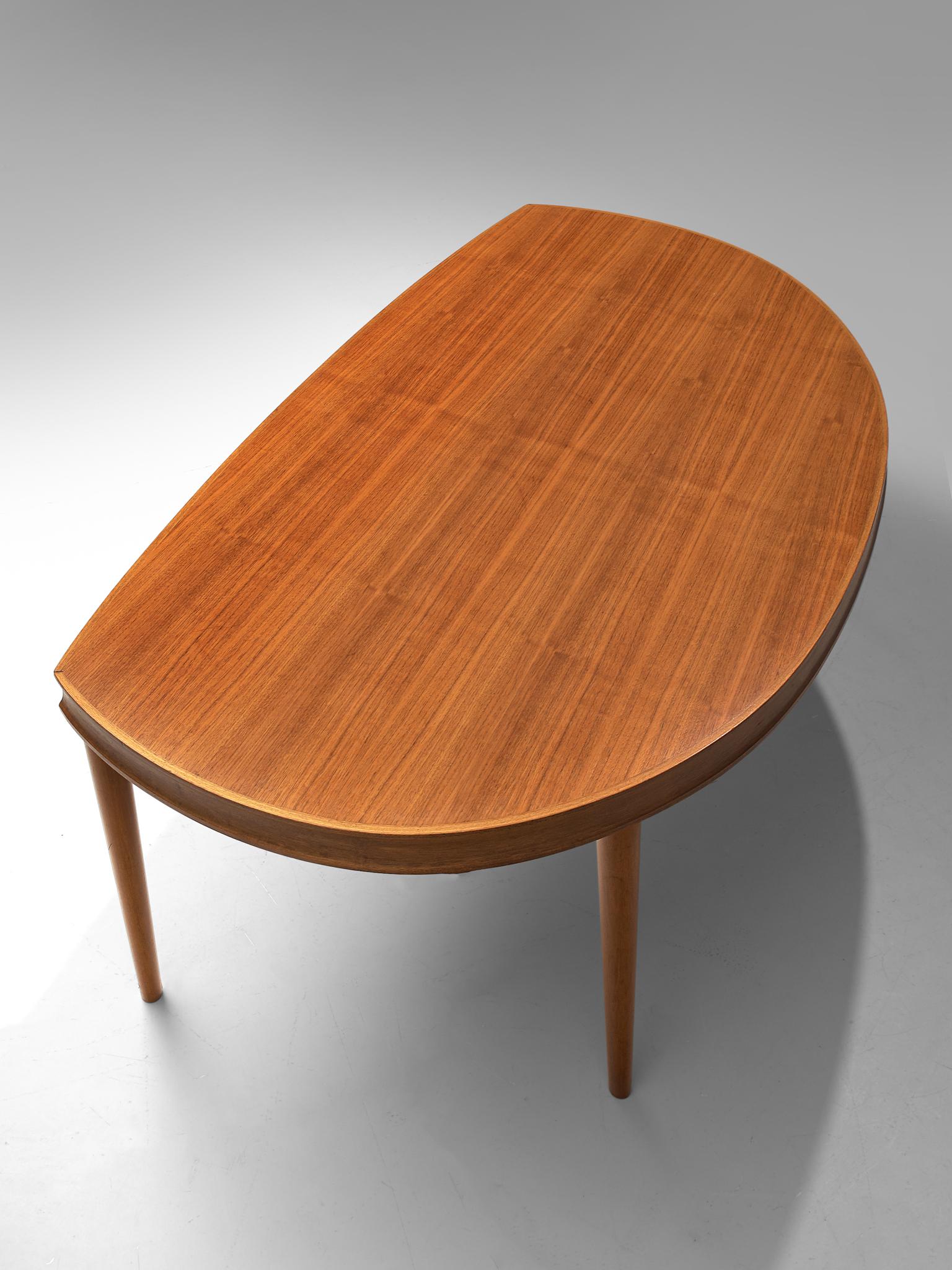 Danish Round Shaped Coffee Table in Teak For Sale 4