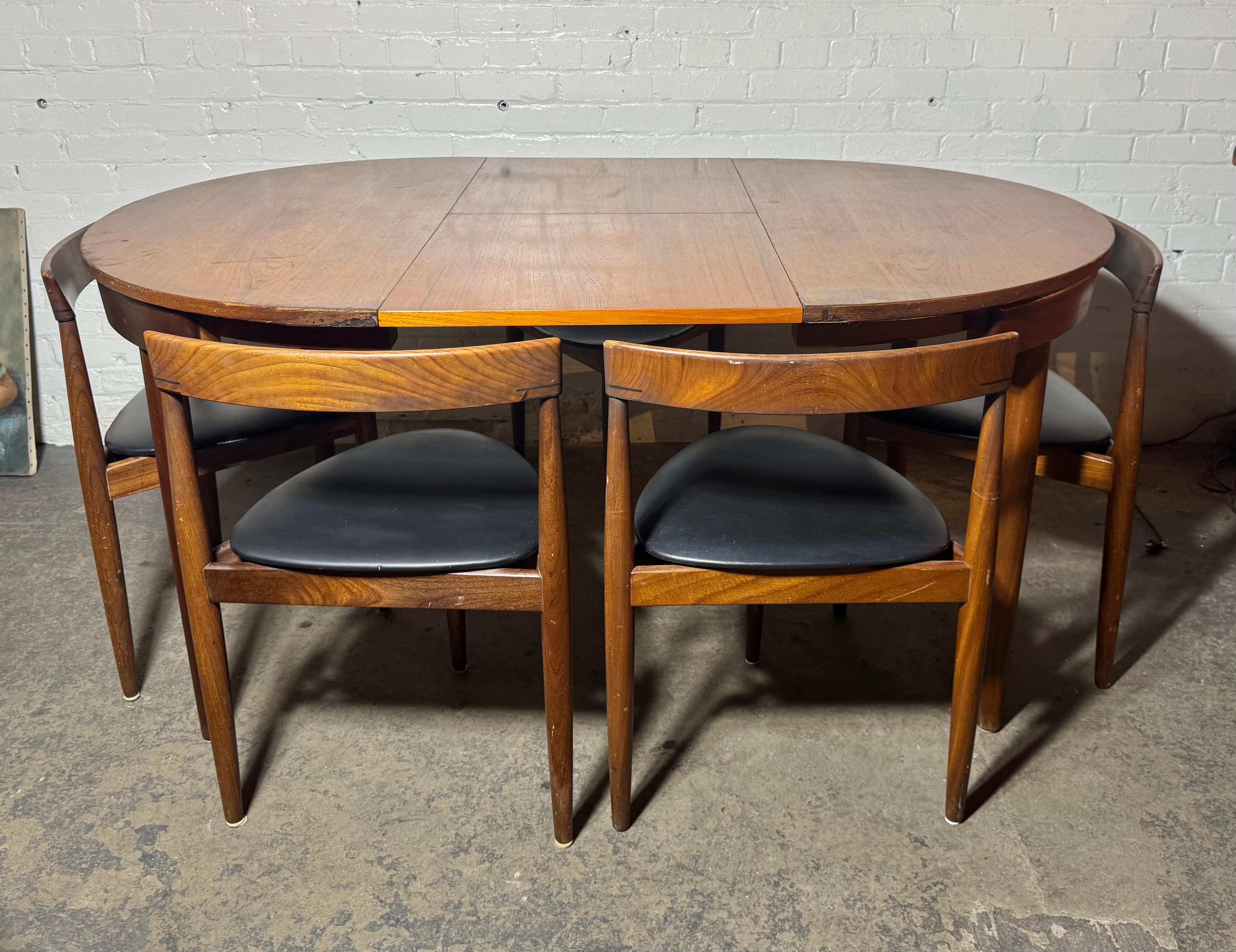 Scandinave moderne Ensemble de salle à manger danois rondette à feuilles de papillon par Hans Olsen / Frem Rojle en vente