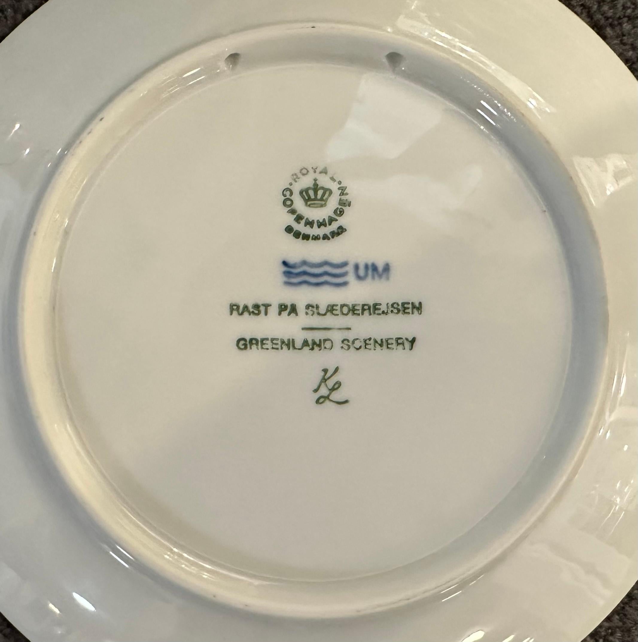 Danish Royal Copenhagen 1978 Christmas Glazed Porcelain Plate Greenland Scenery For Sale 6