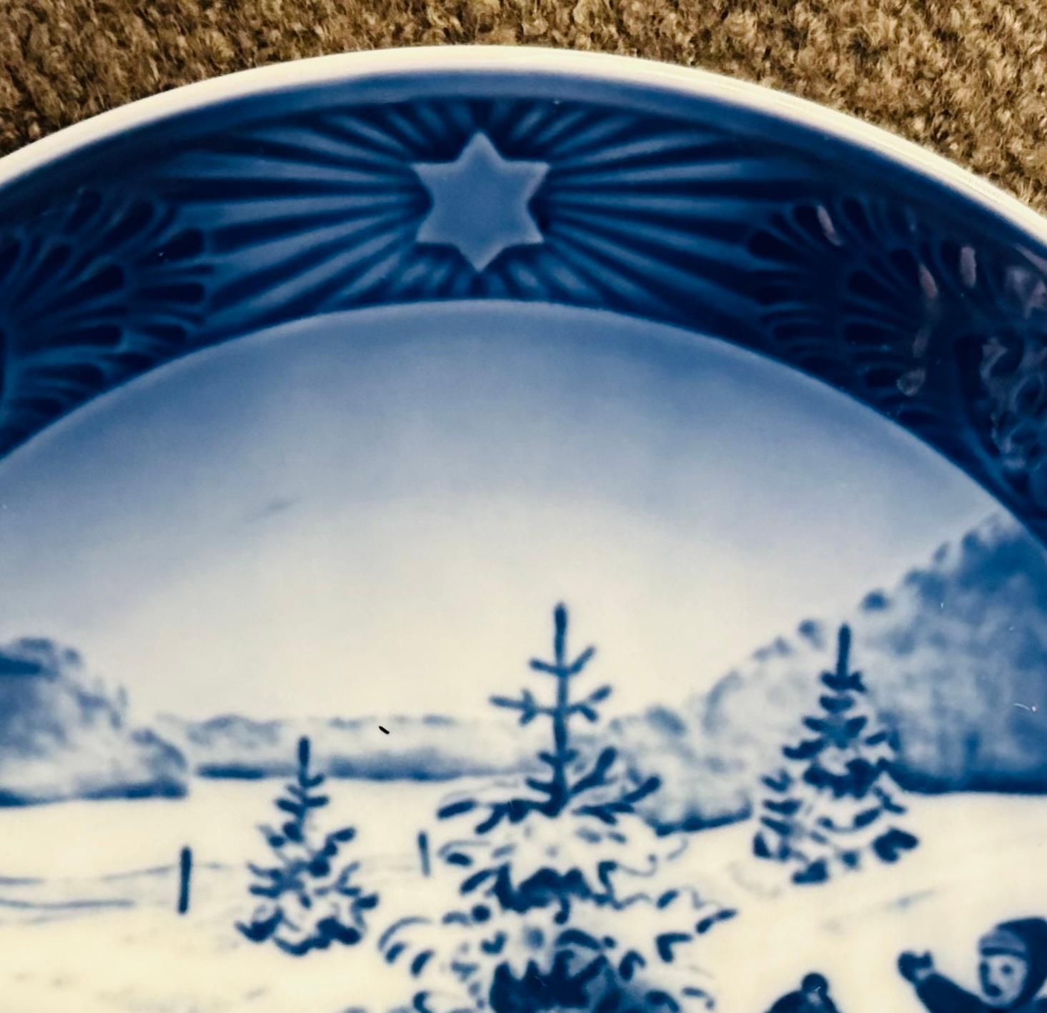 Porcelain Danish Royal Copenhagen Christmas Plate 1986 - 