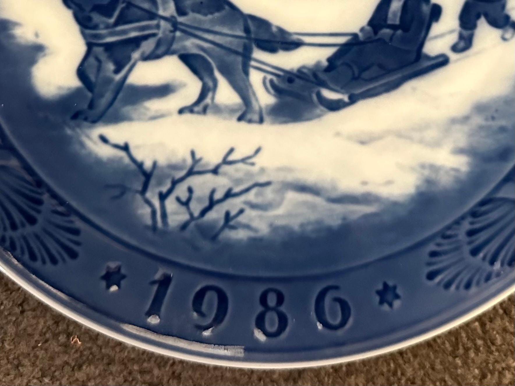 Porcelain Danish Royal Copenhagen Christmas Plate 1986 - 