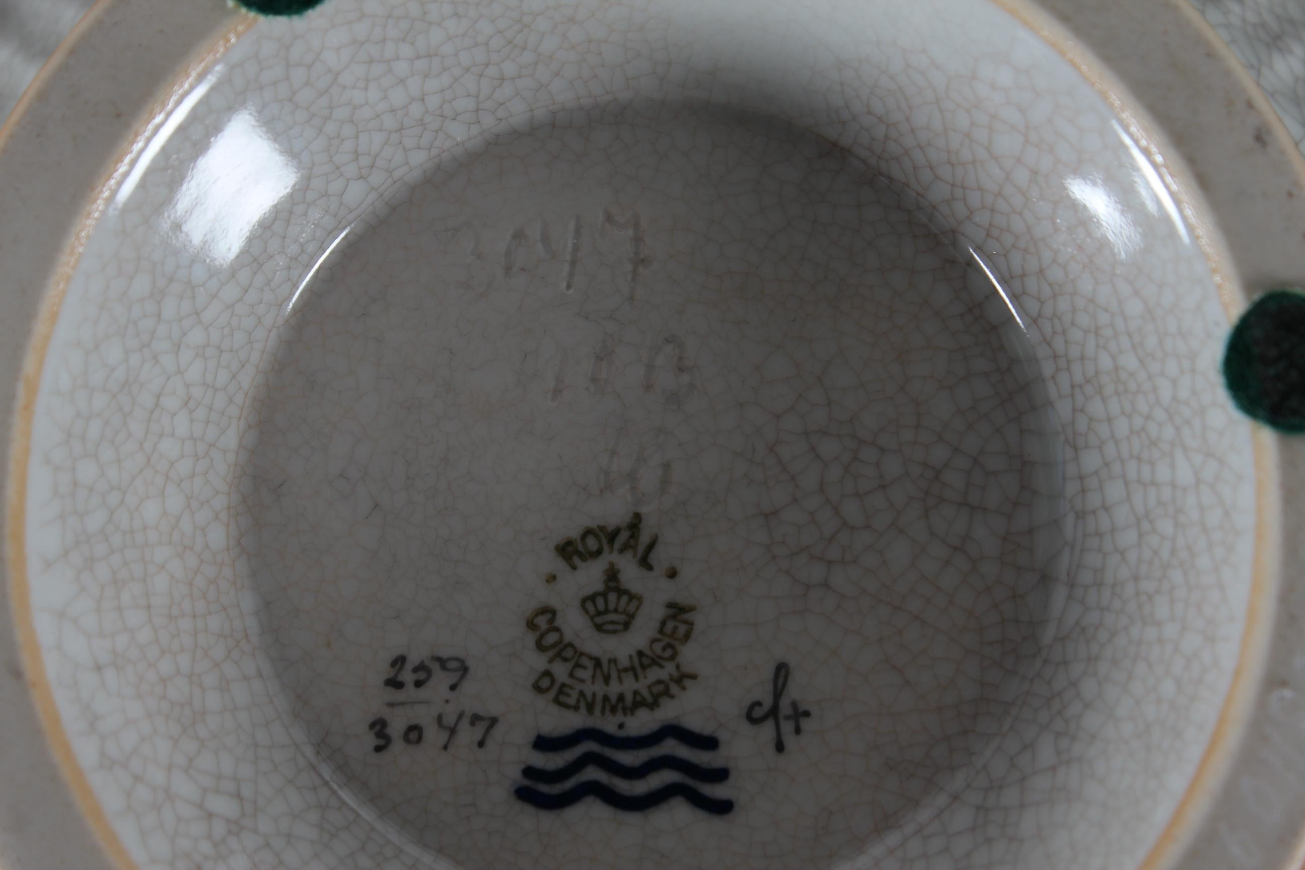 Grande vaso con coperchio in porcellana danese Royal Copenhagen con smalto craclè 1950 in vendita 2