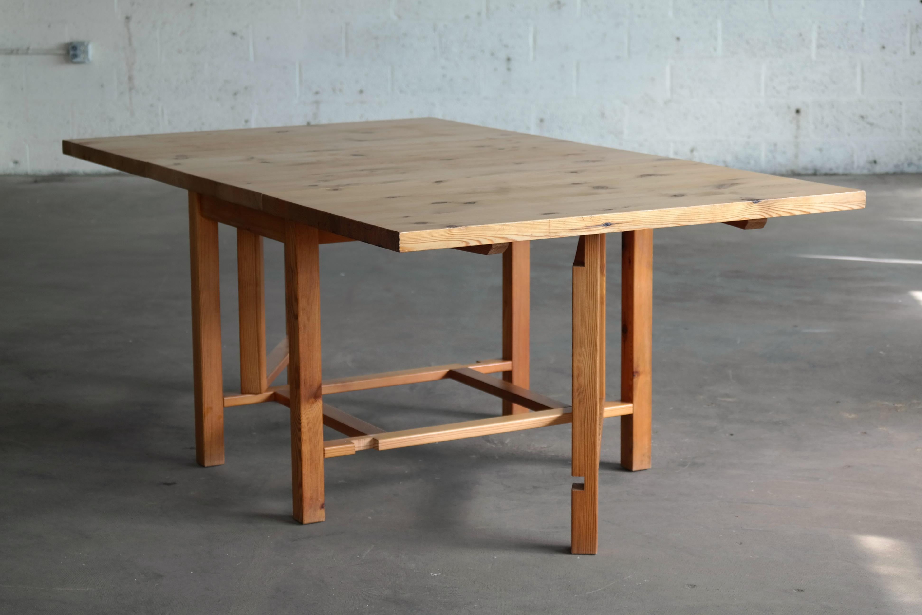 knotty pine dining table