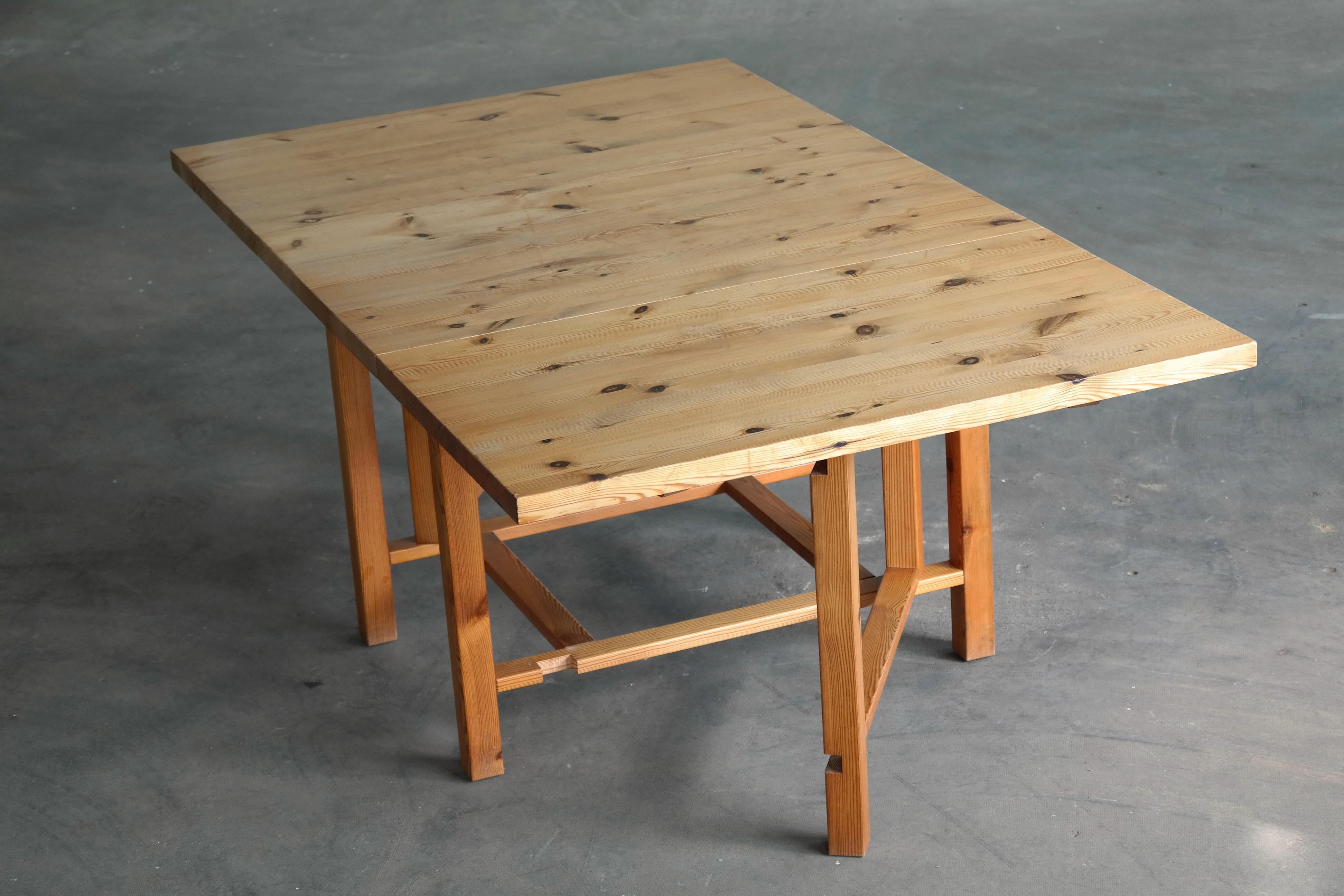 knotty pine kitchen table