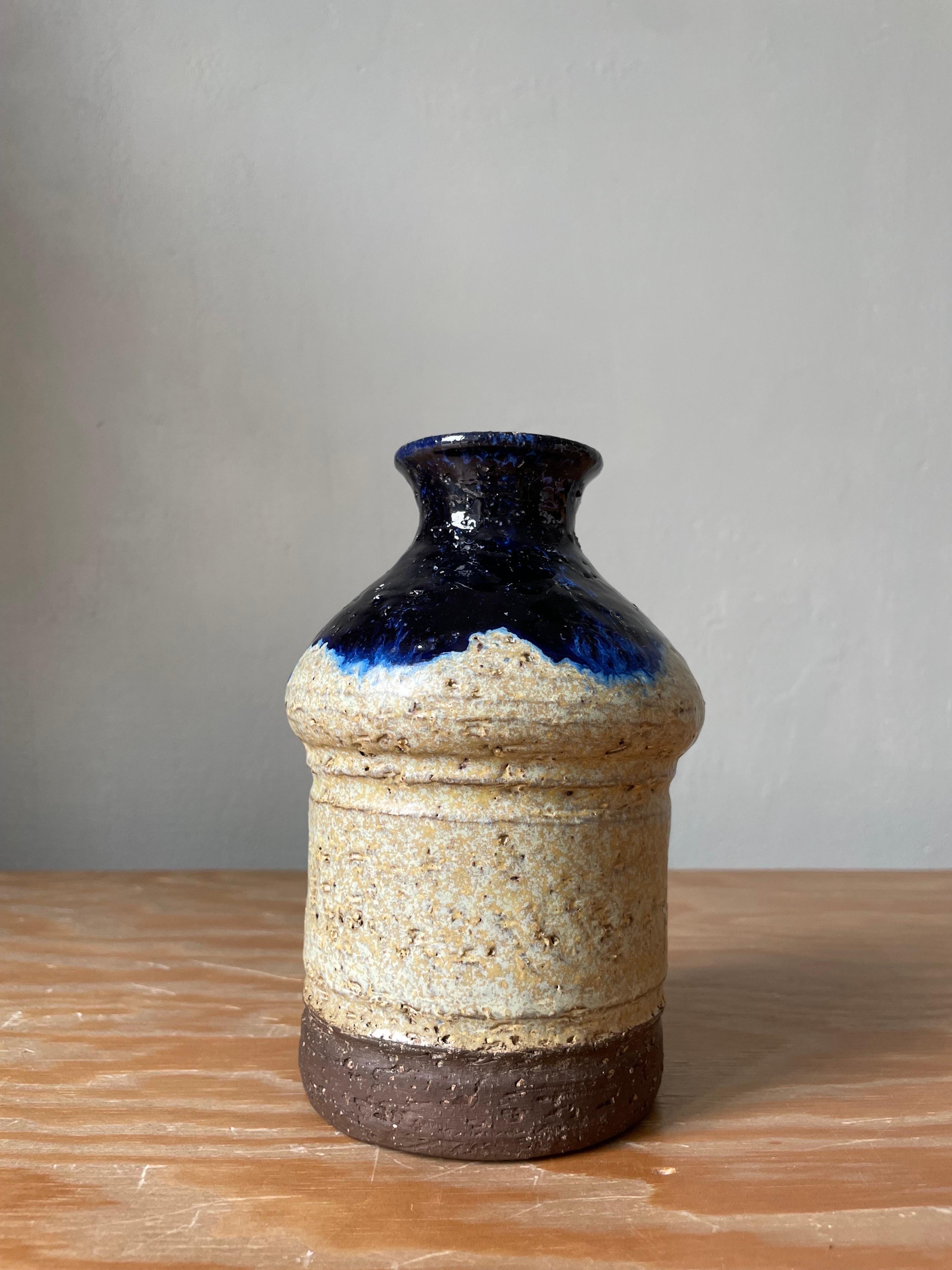 Dänische rustikale Vase aus Steingut mit blauer Glasur, 1960er Jahre (20. Jahrhundert) im Angebot