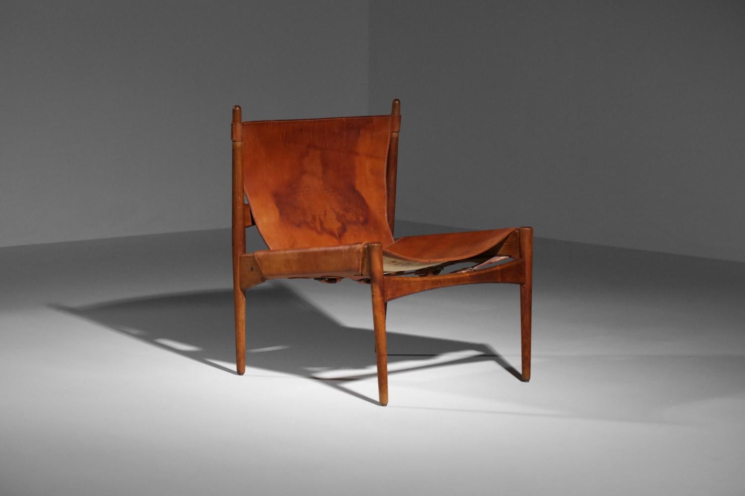Danish safari armchair in patinated leather and teak from the 60's For Sale 7