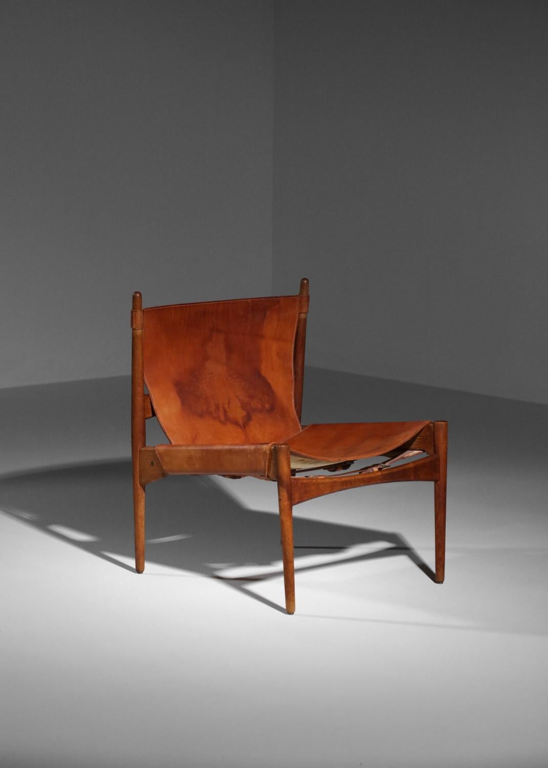 Danish safari armchair in patinated leather and teak from the 60's For Sale 9