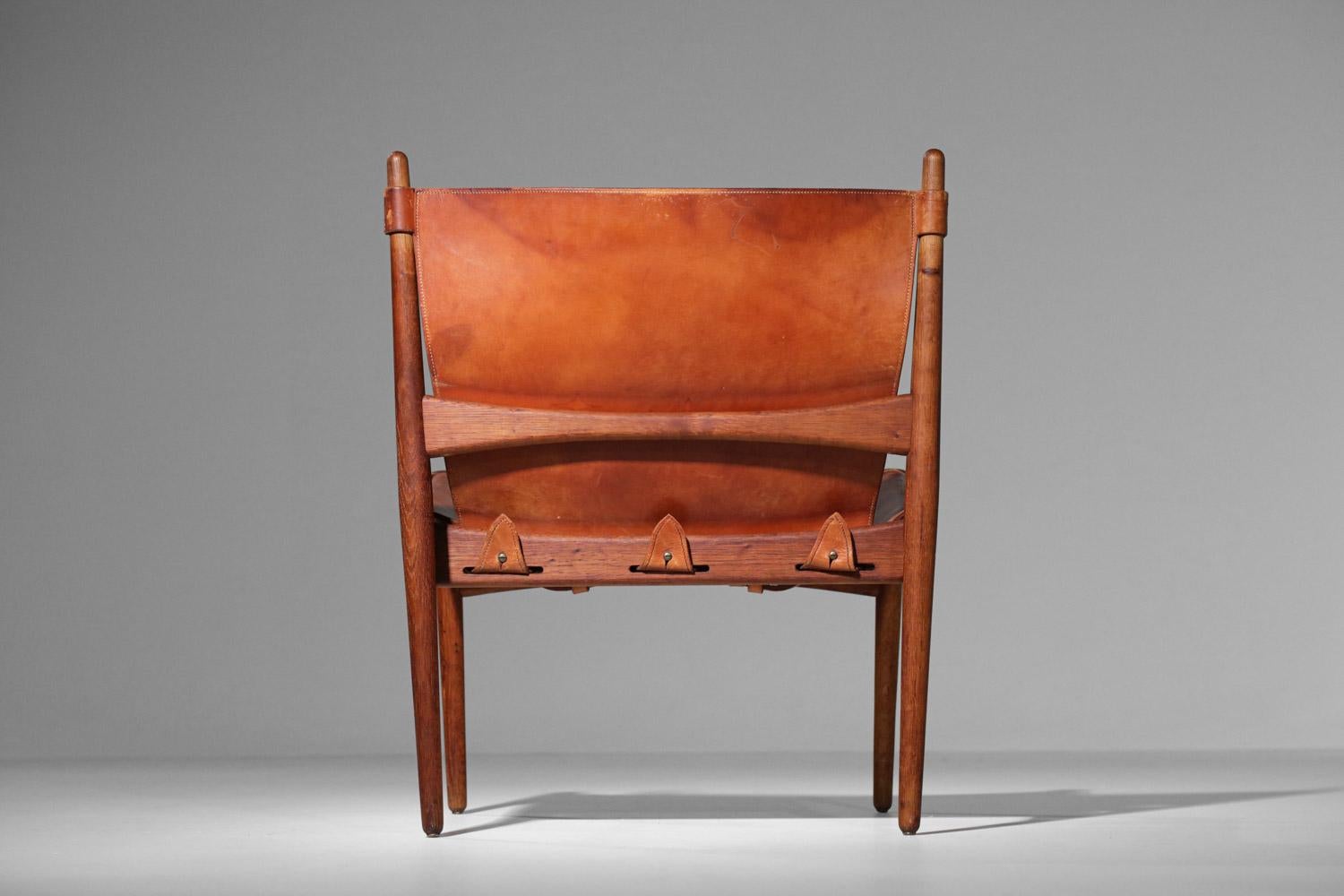 Mid-20th Century Danish safari armchair in patinated leather and teak from the 60's For Sale
