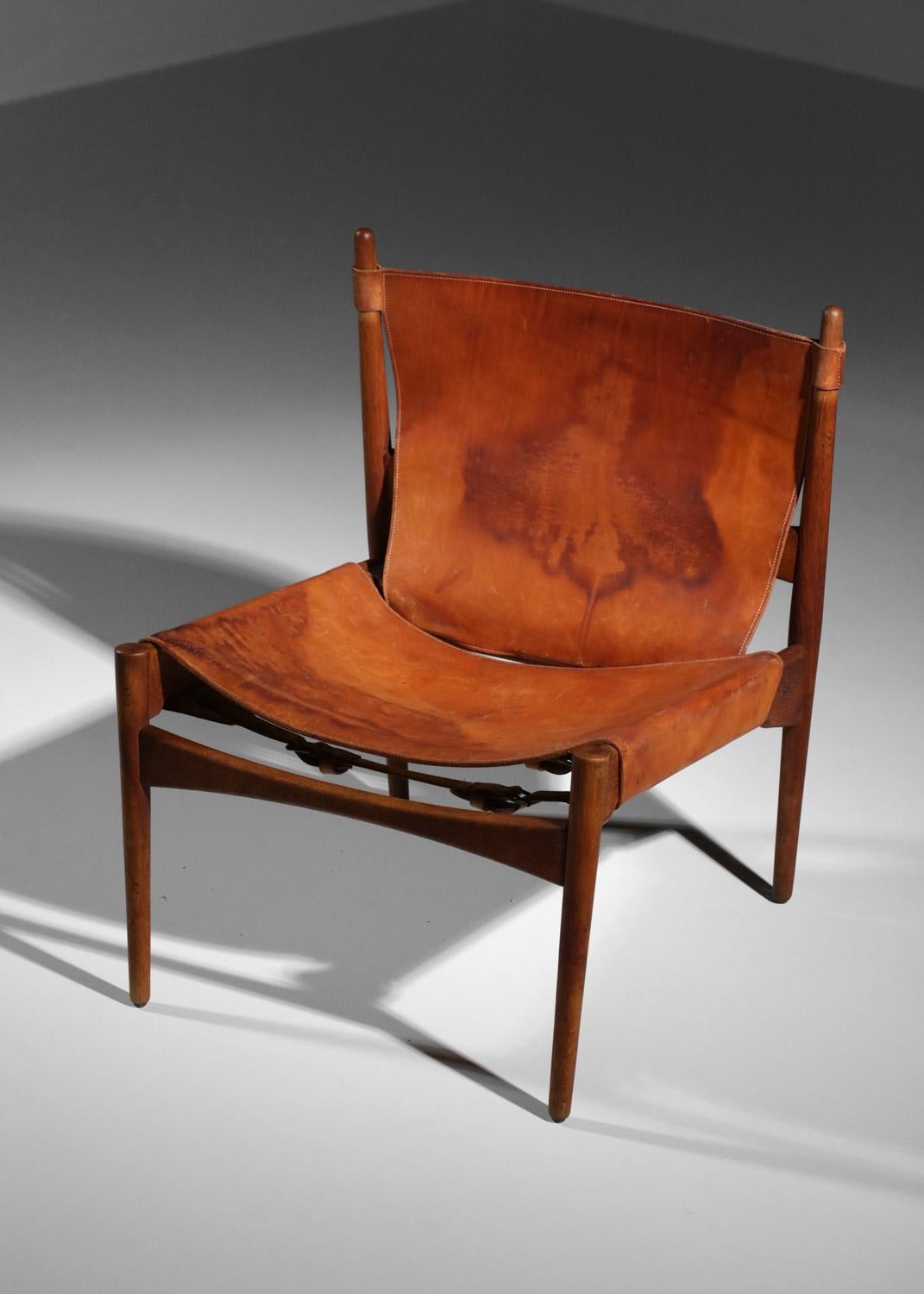 Leather Danish safari armchair in patinated leather and teak from the 60's For Sale