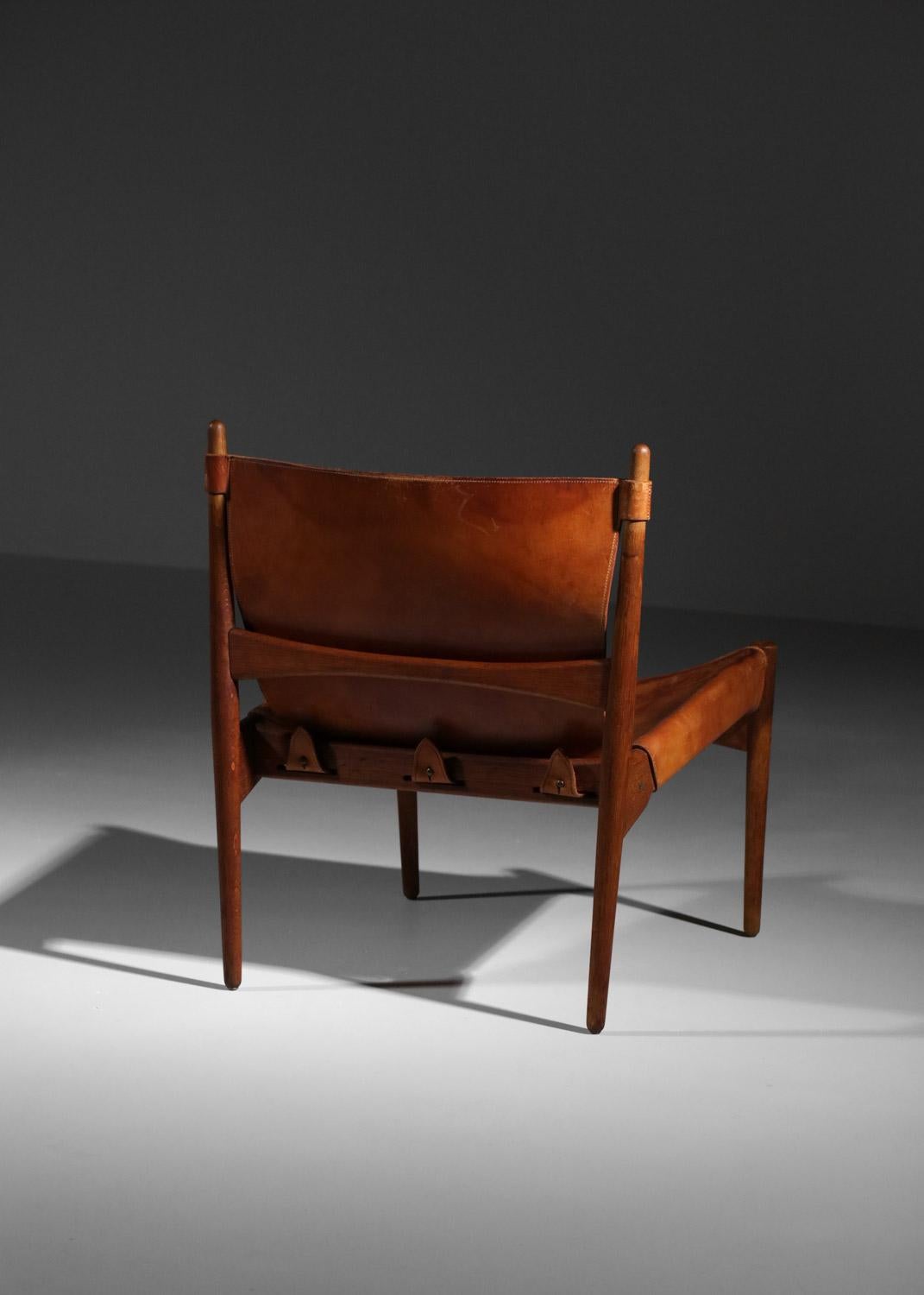 Danish safari armchair in patinated leather and teak from the 60's For Sale 2