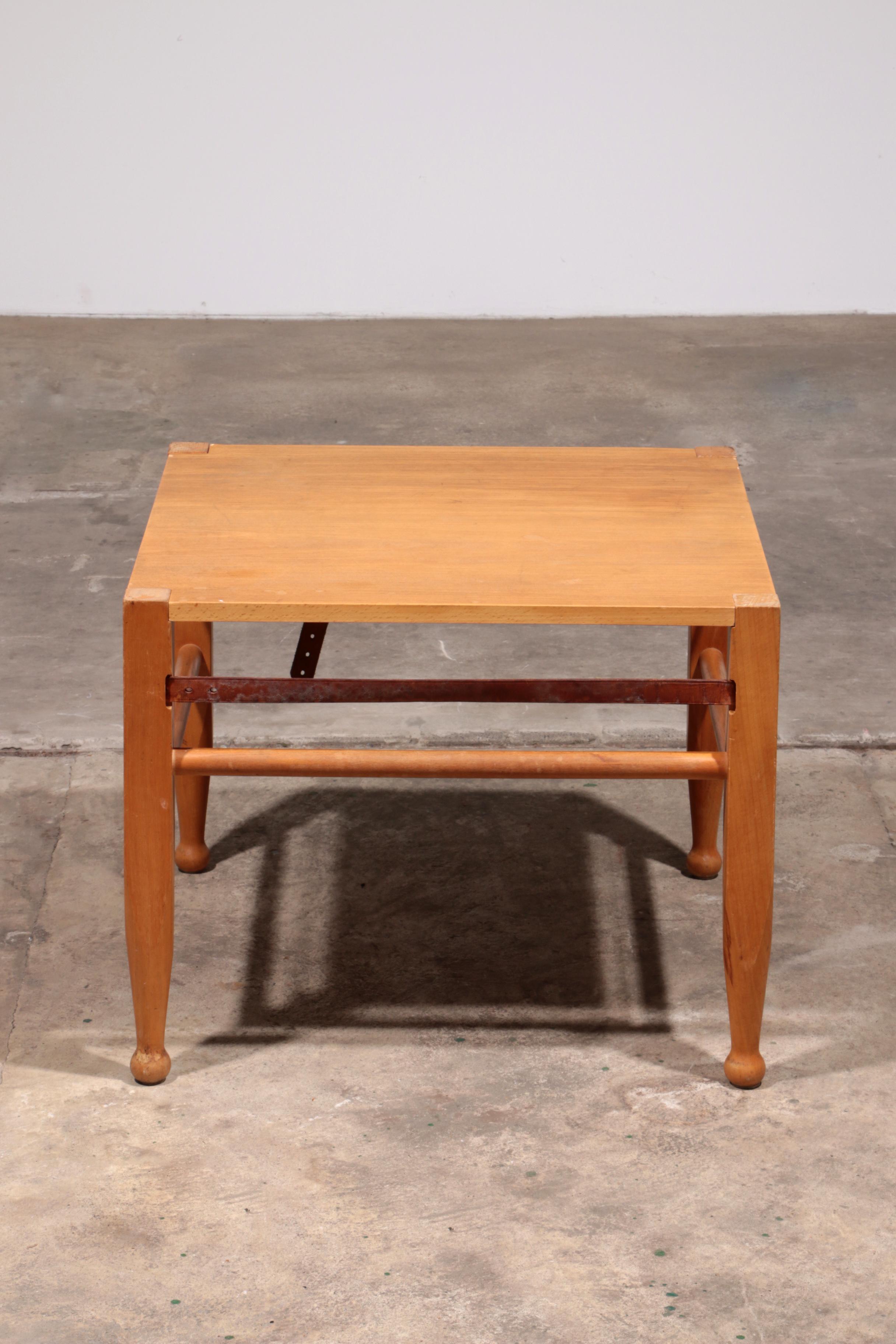 Danish Safari Coffee Table Oak with Leather by Kaare Klint Denmark 1960 In Good Condition In Oirlo, LI