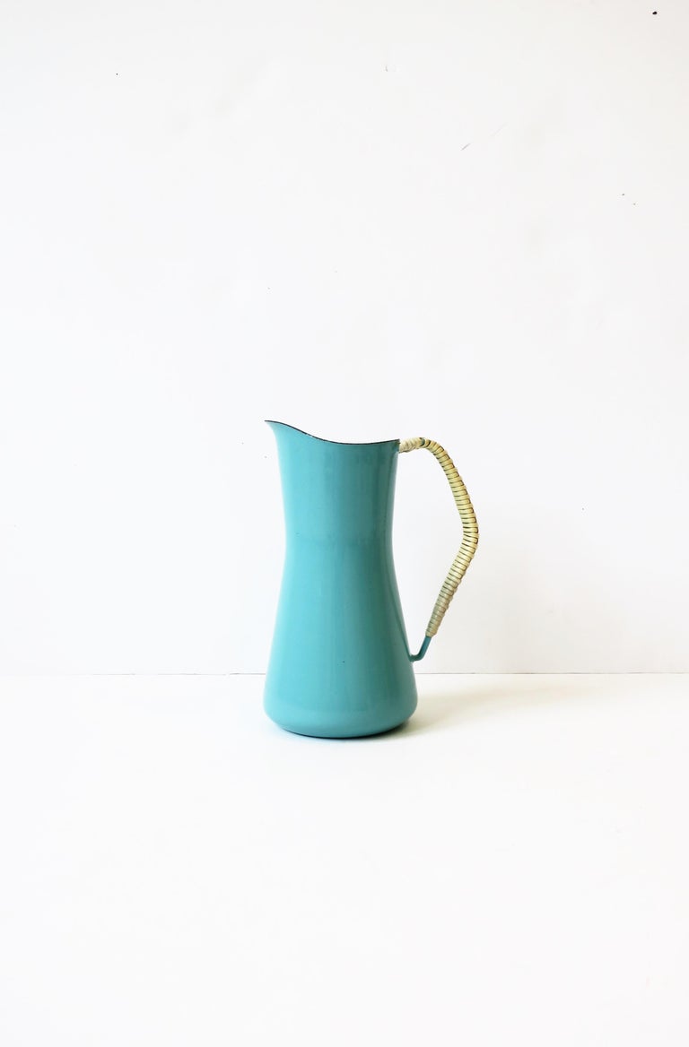 https://a.1stdibscdn.com/danish-scandinavian-modern-blue-enamel-and-white-wicker-pitcher-for-sale-picture-2/f_13142/f_250707021632882082680/IMG_3074_2__master.JPG?width=768
