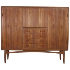 Dänisches skandinavisch-modernes Teakholz-Highboard:: 1960er Jahre:: Dänemark