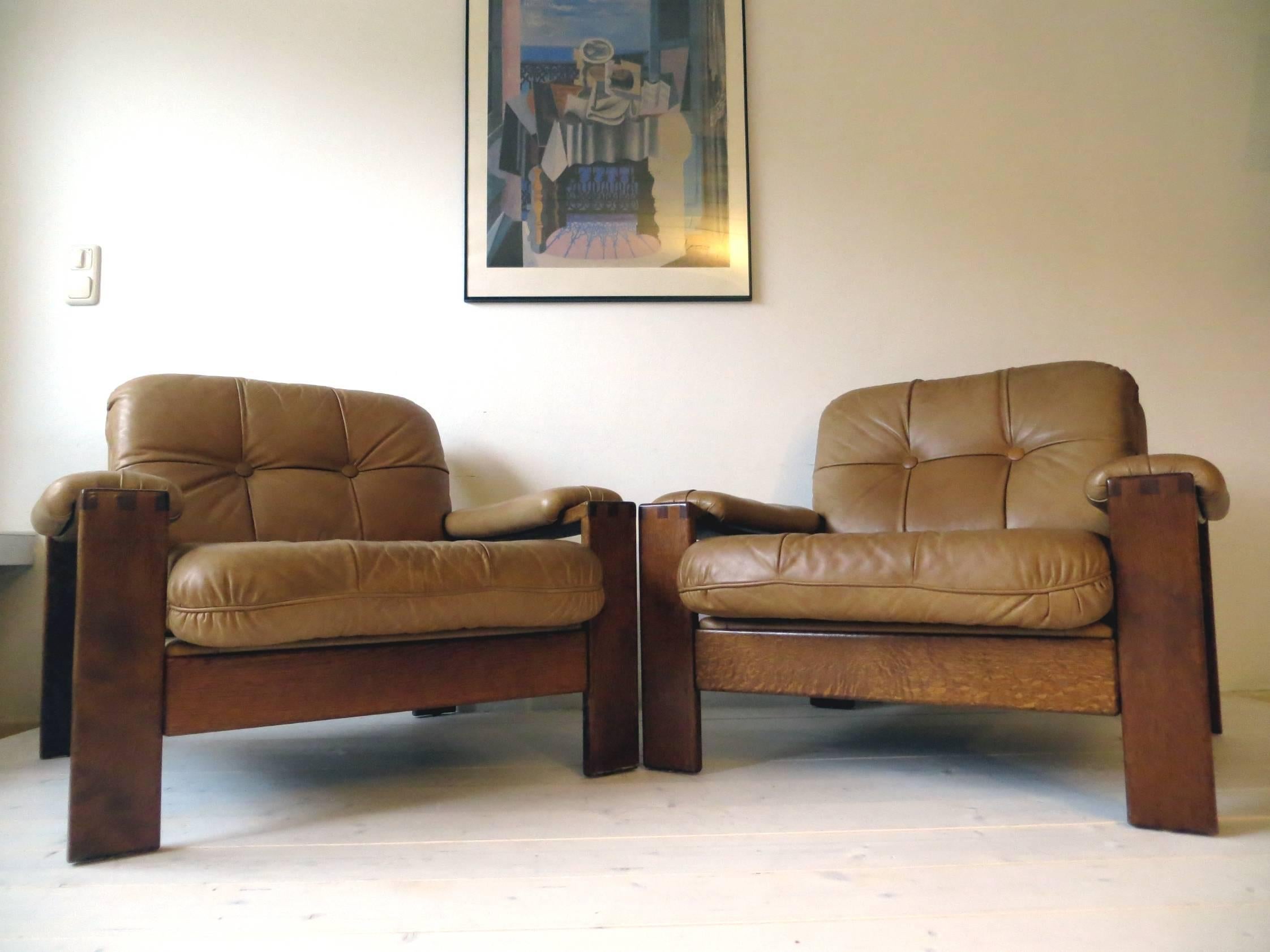Two very comfortable Mid-Century Modern cottage / lodge leather armchairs, from the late 1960s-early 1970s, are available here.
The design is reminiscent of Esko Pajamies' 