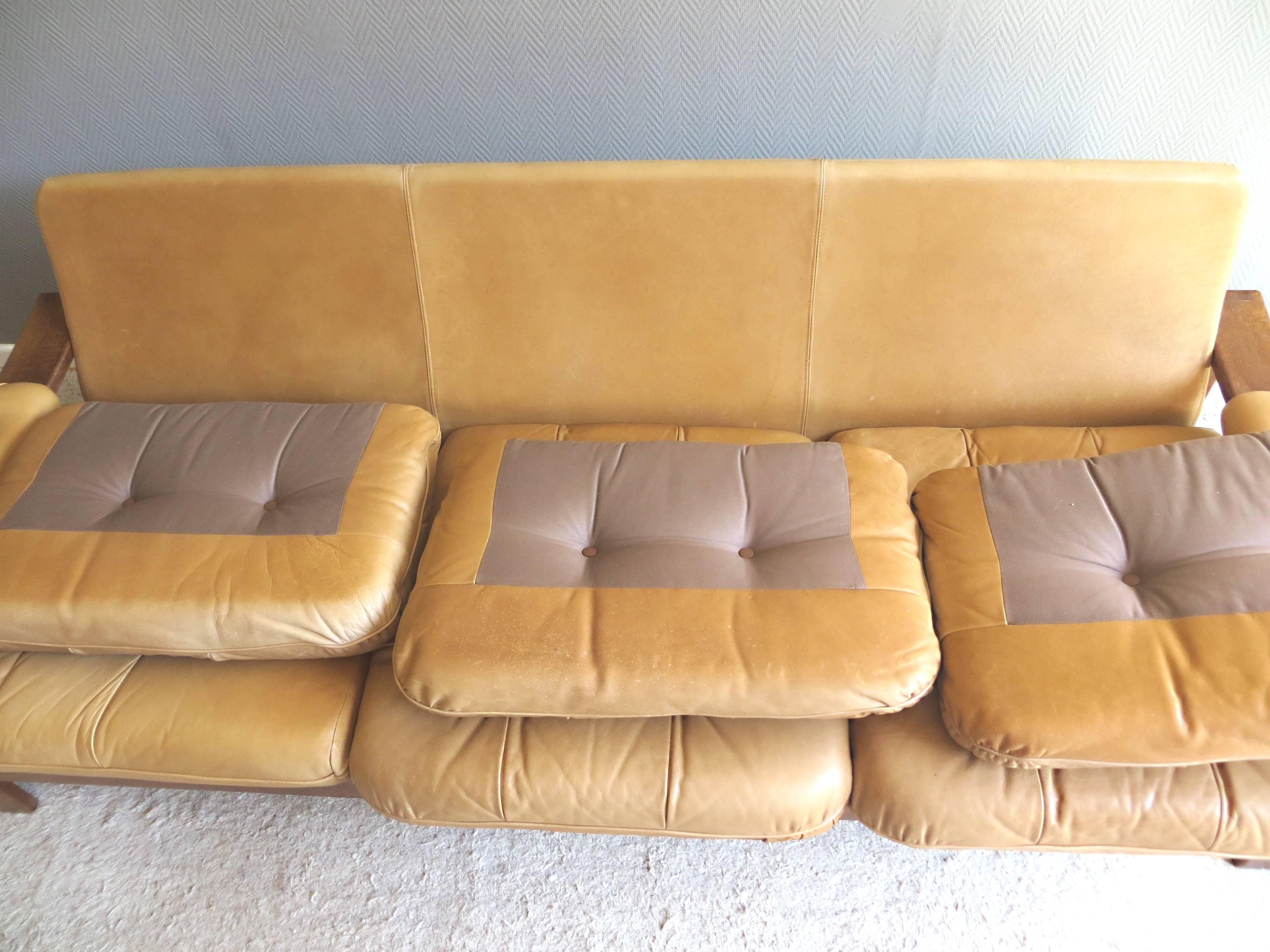 Danish Scandinavian Oak and Leather Cottage Lodge Three-Seat Sofa, 1960s 4