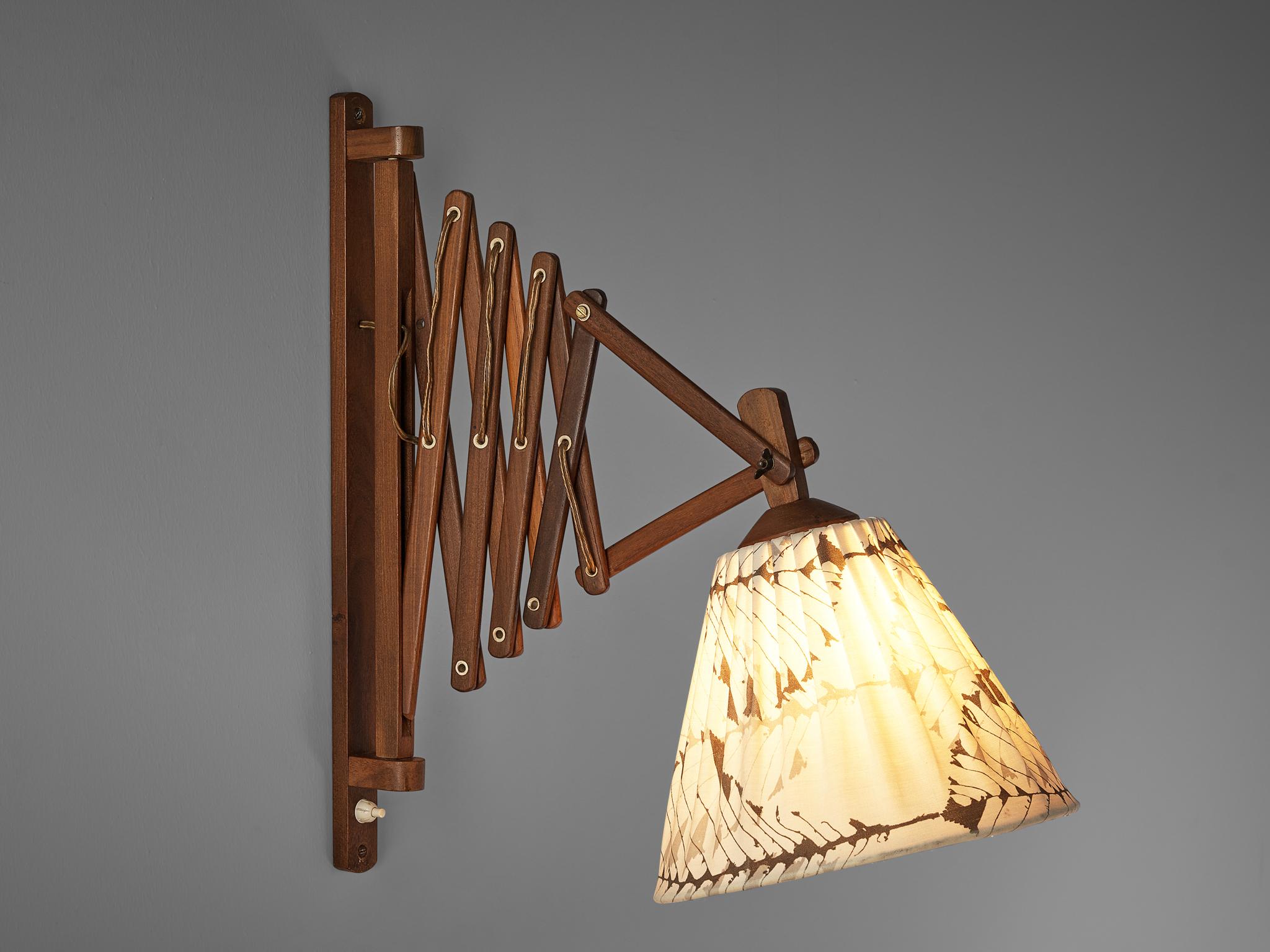 Wall lamp, teak, fabric, Denmark, 1960s 

The design of this Danish wall lamp is reminiscent of Erik Hansen’s ‘Sax’ or ‘scissor’ wall lamp for Le Klint. The harmonica lamp shade features an illustrative pattern of different lines and shapes. The