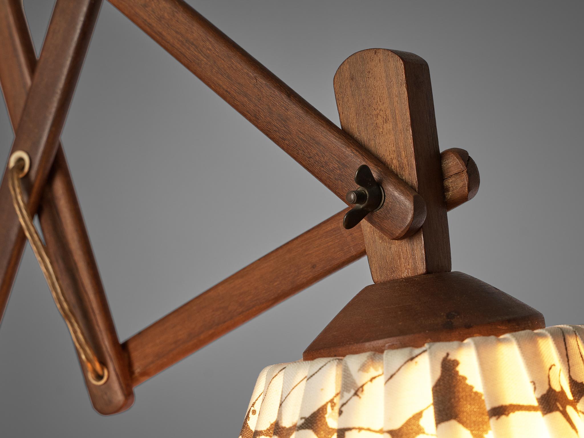 extending wall light