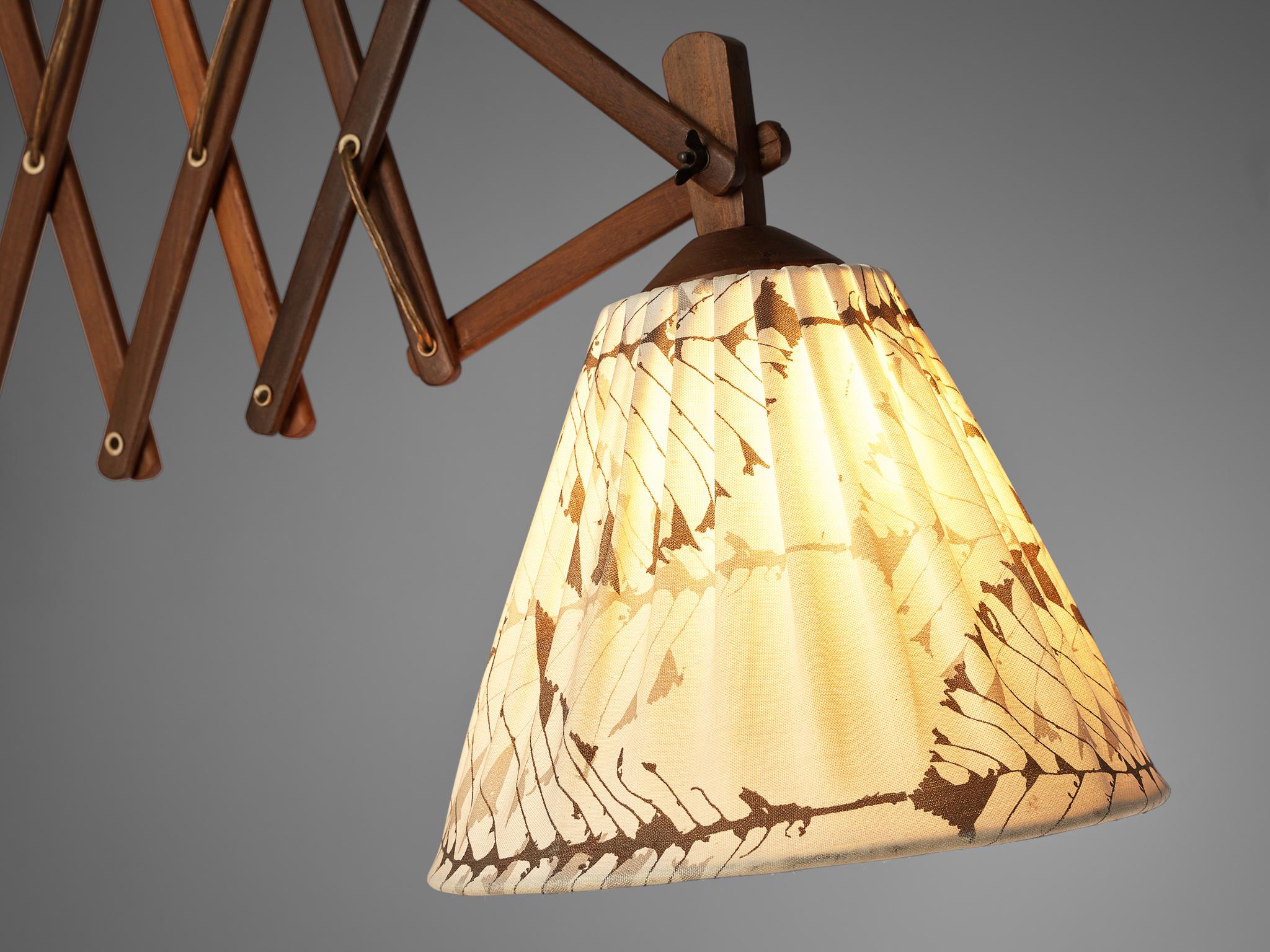 Danish ‘Scissor’ Extendable Wall Lamp in Teak and Fabric In Good Condition In Waalwijk, NL