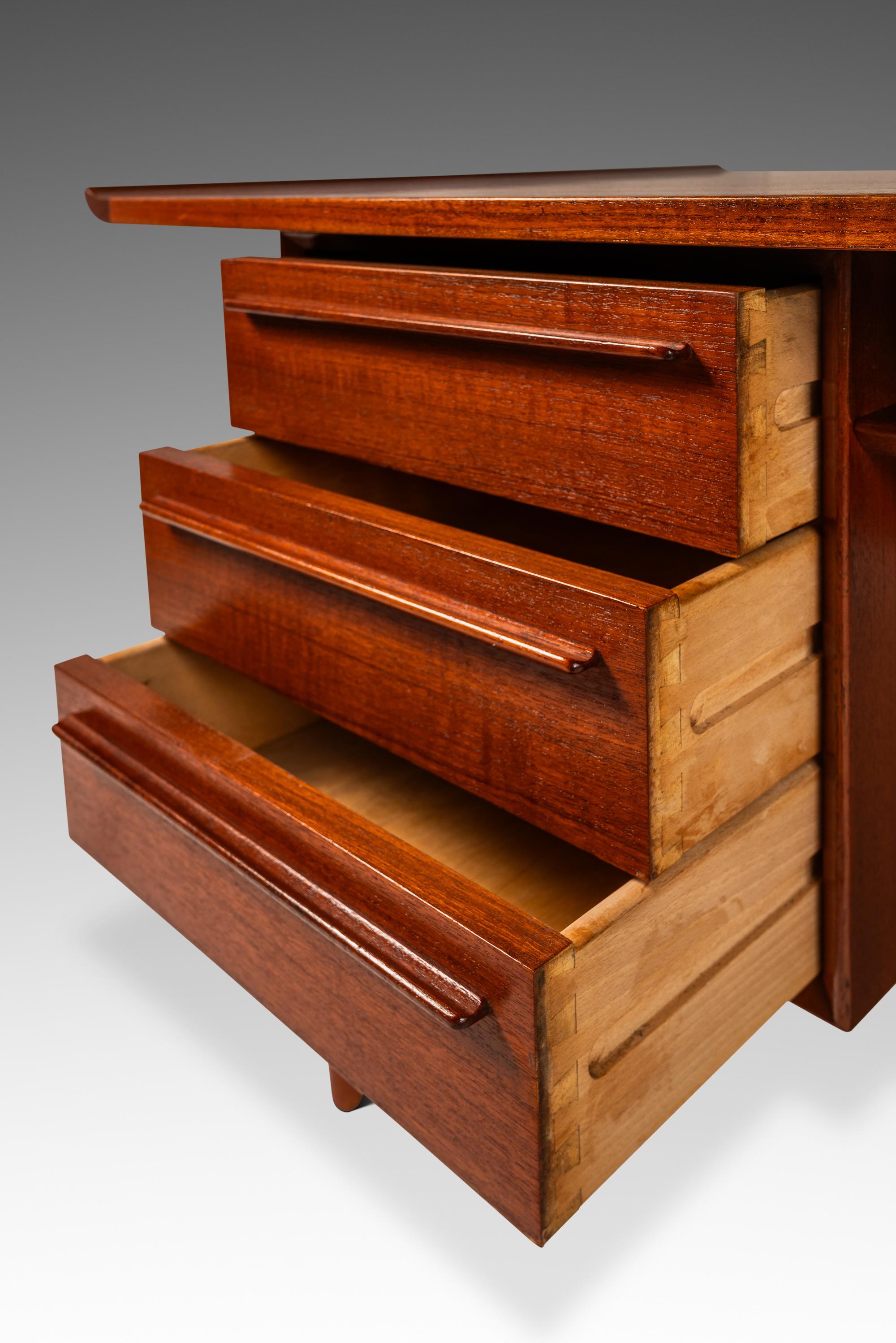 Danish Sculpted Executive Desk by Arne Vodder for H.P. Hansen, Denmark, c. 1960s 10