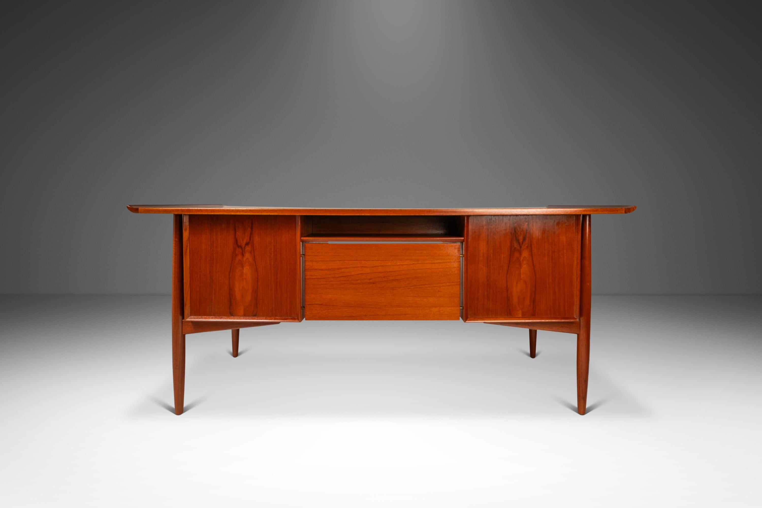 Mid-20th Century Danish Sculpted Executive Desk by Arne Vodder for H.P. Hansen, Denmark, c. 1960s