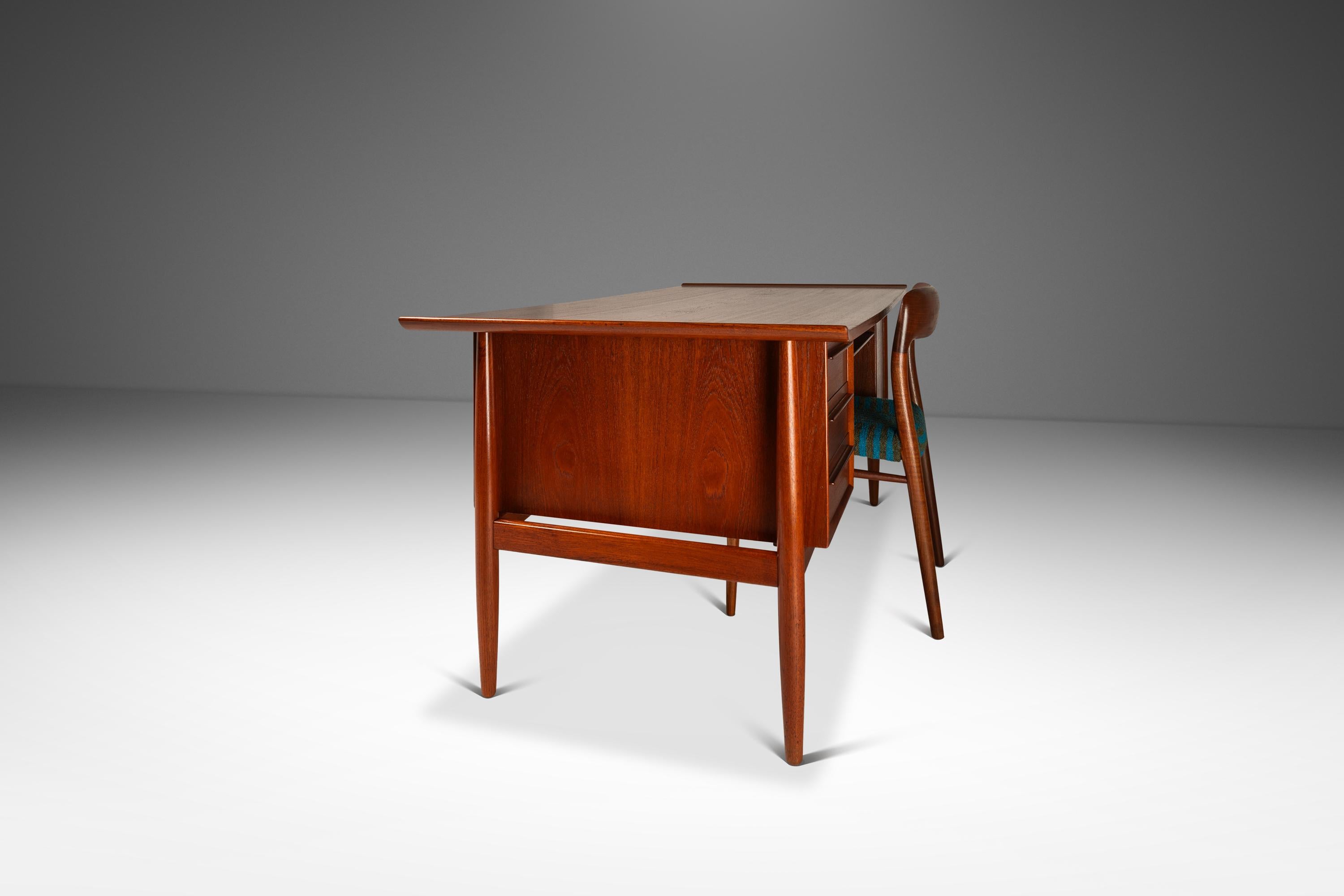 Danish Sculpted Executive Desk by Arne Vodder for H.P. Hansen, Denmark, c. 1960s 1