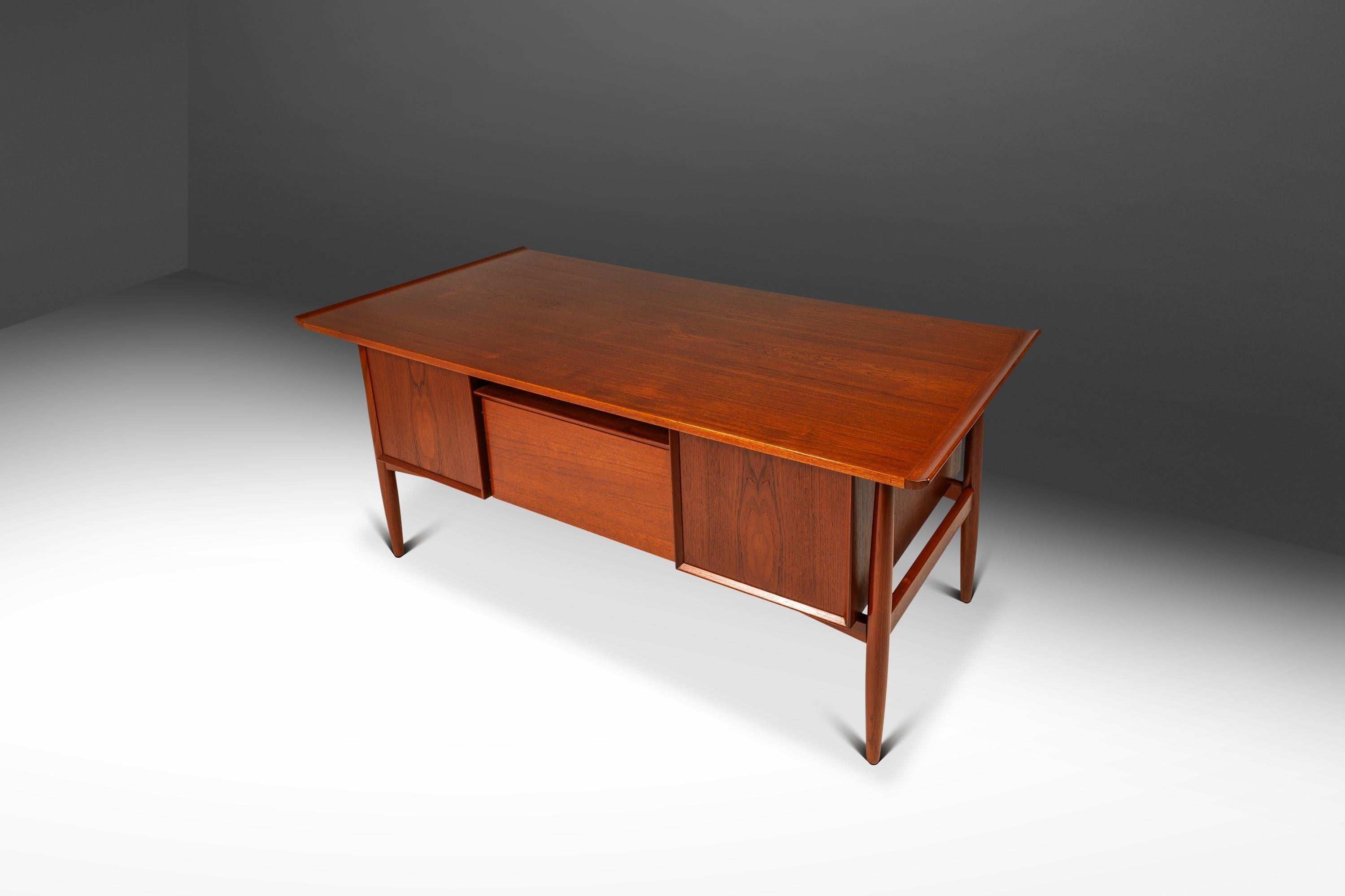 Danish Sculpted Executive Desk by Arne Vodder for H.P. Hansen, Denmark, c. 1960s 2