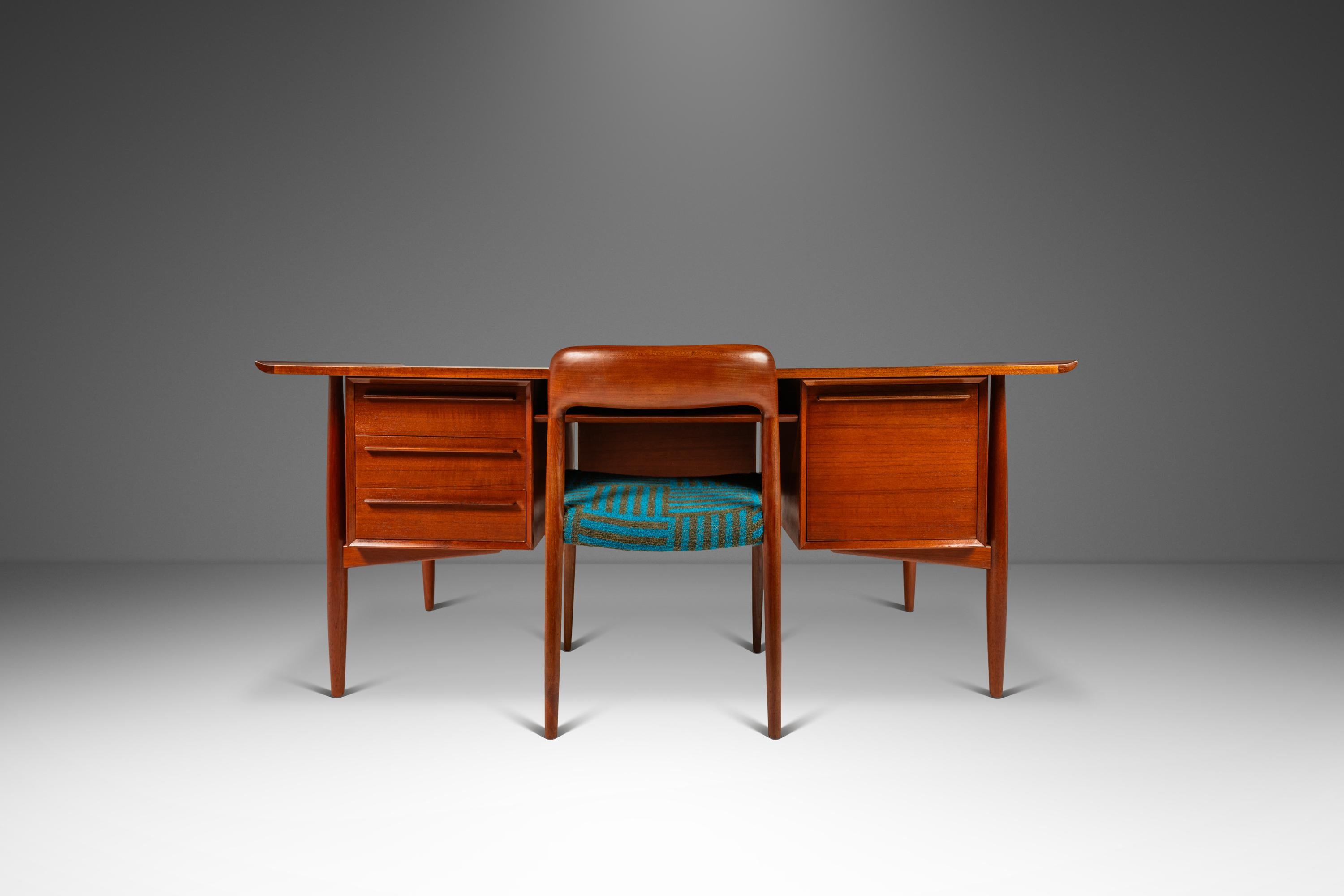 Danish Sculpted Executive Desk by Arne Vodder for H.P. Hansen, Denmark, c. 1960s 3