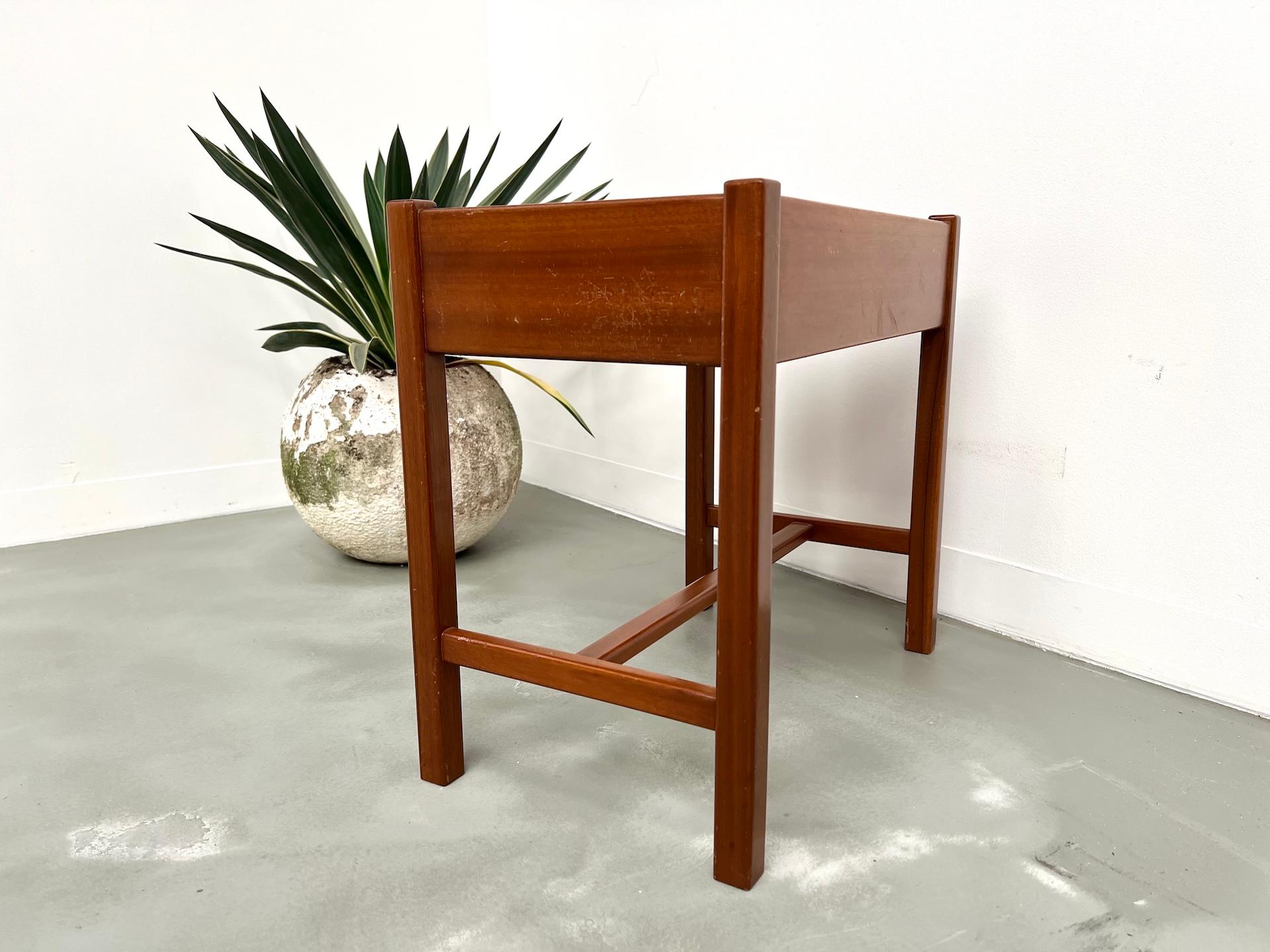 Danish Sculpted Teak Nightstand, Arne Wahl Iversen en vente 5
