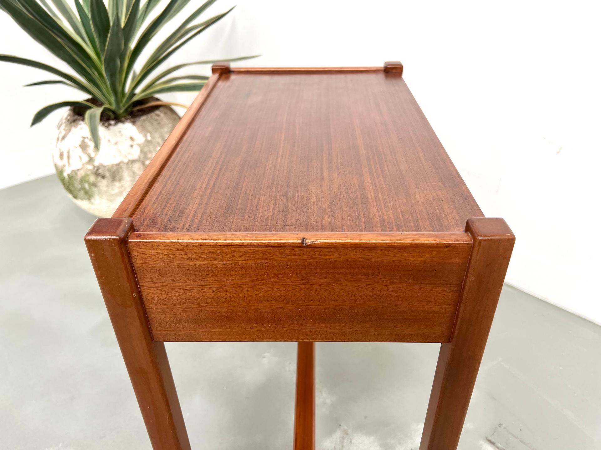 Danish Sculpted Teak Nightstand, Arne Wahl Iversen en vente 7