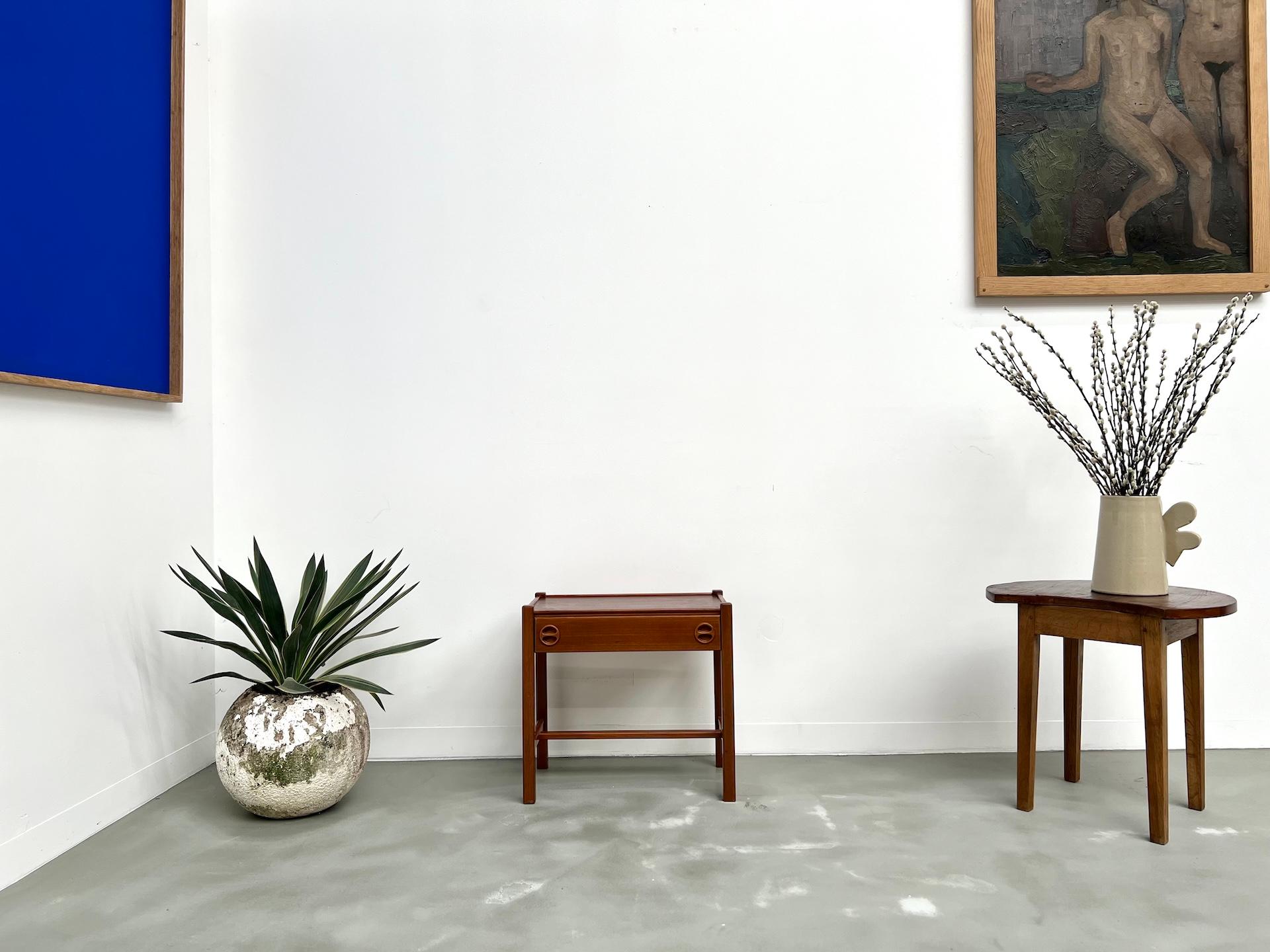 Scandinave moderne Danish Sculpted Teak Nightstand, Arne Wahl Iversen en vente