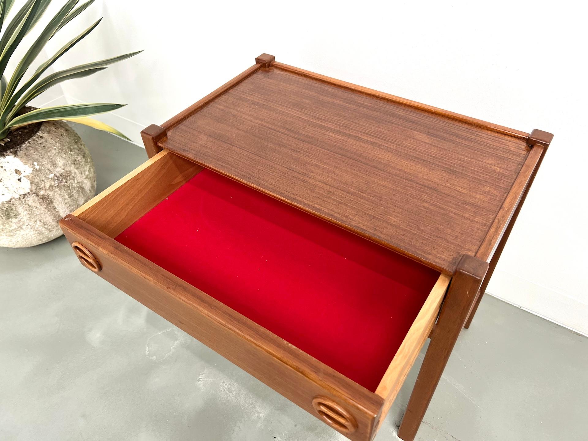 Danish Sculpted Teak Nightstand, Arne Wahl Iversen en vente 2
