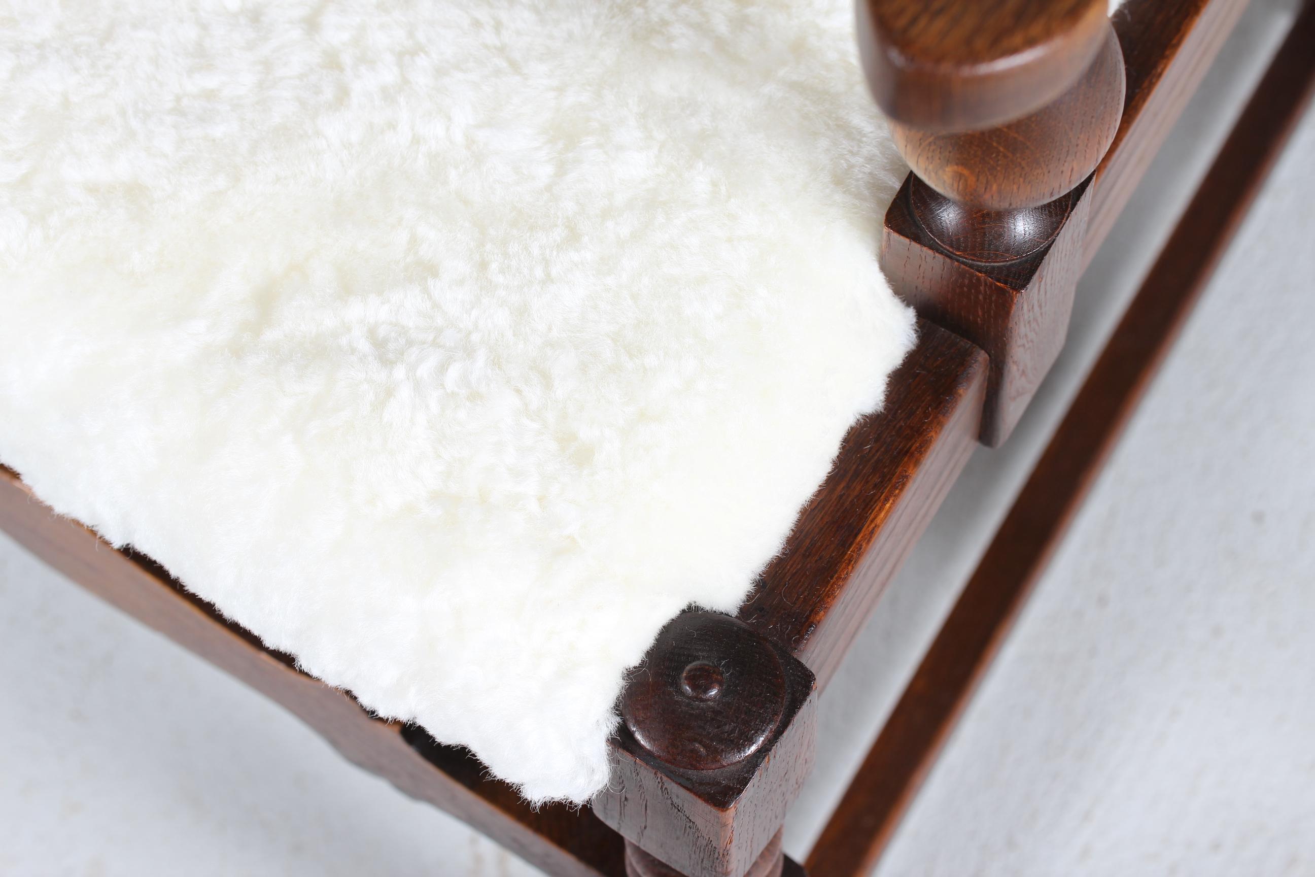 Danish Sculptural Handcrafted Armchair of Solid Oak with New Sheepskin 1940s im Angebot 1